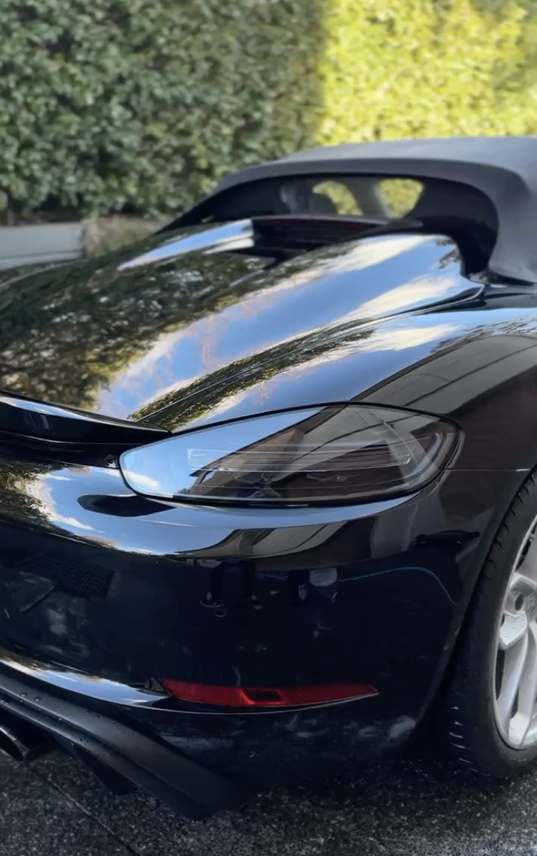 Porsche 718 Spyder Microfibre Mitt Wash.JPG