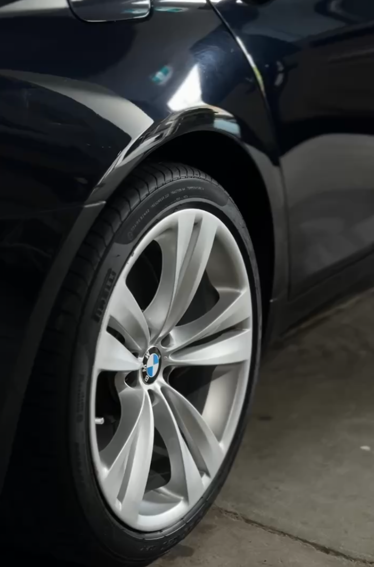 BMW 7 Series Deep Wheel Clean.JPG
