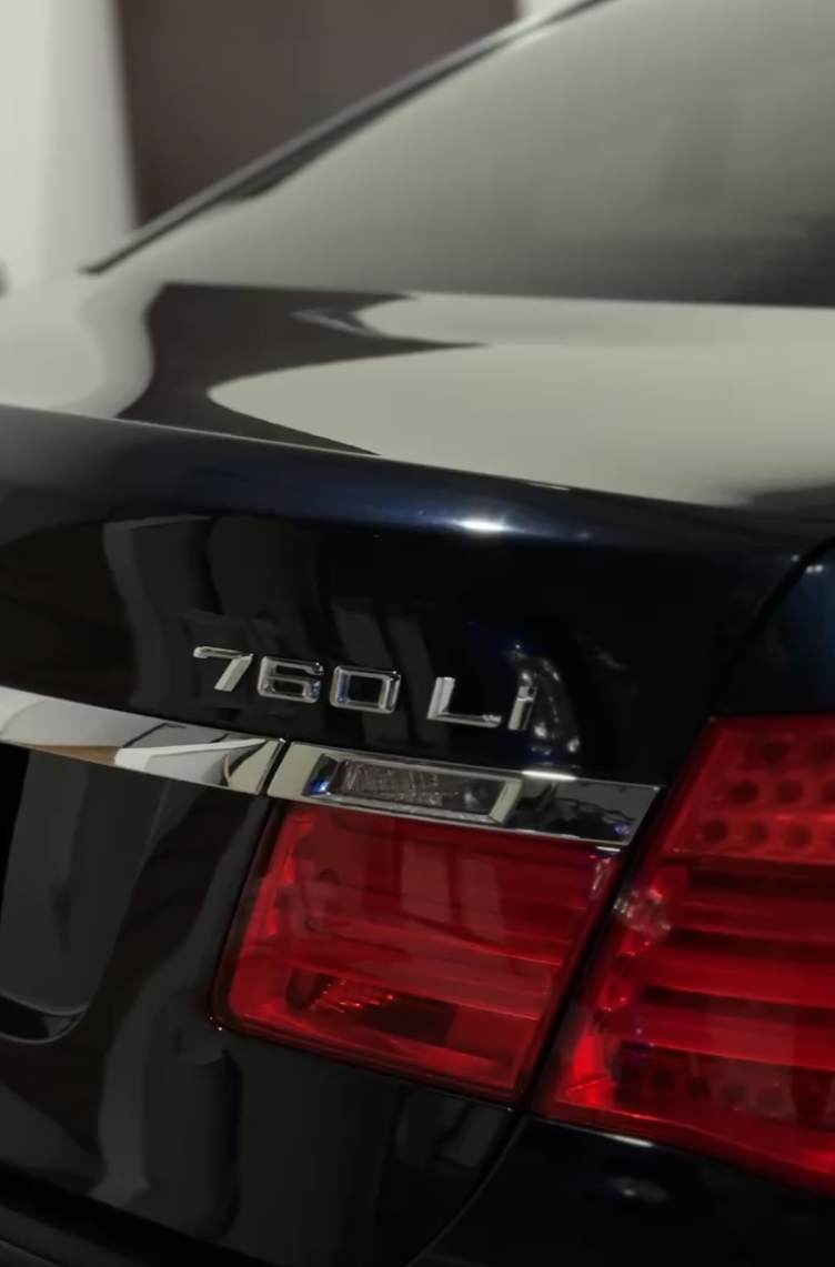 BMW 7 Series Microfibre Mitt Wash.JPG