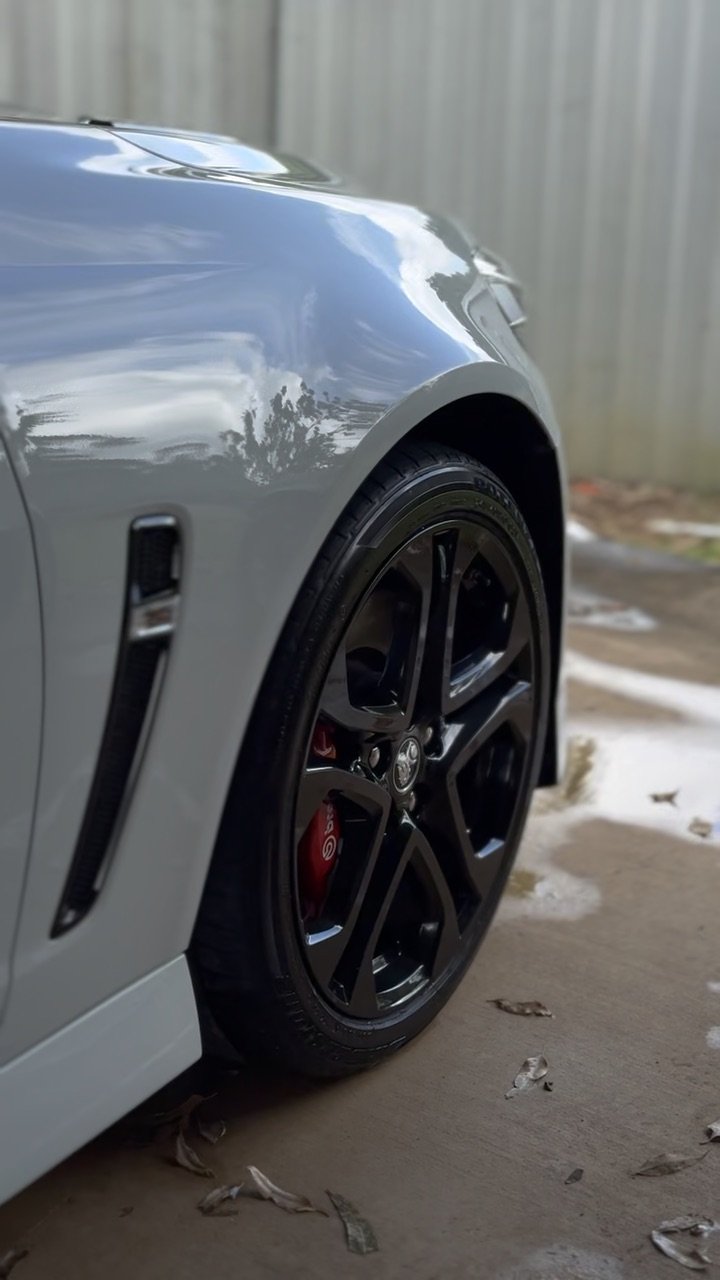Holden-SSV-Redline-Front-Guard-Wheel-Arch-Gloss-White-Paint-Detail.jpeg