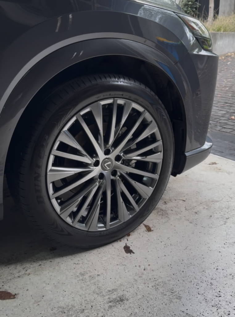 This Lexus Had It's Wheels Protected With SQKY's WheelShield Service.png