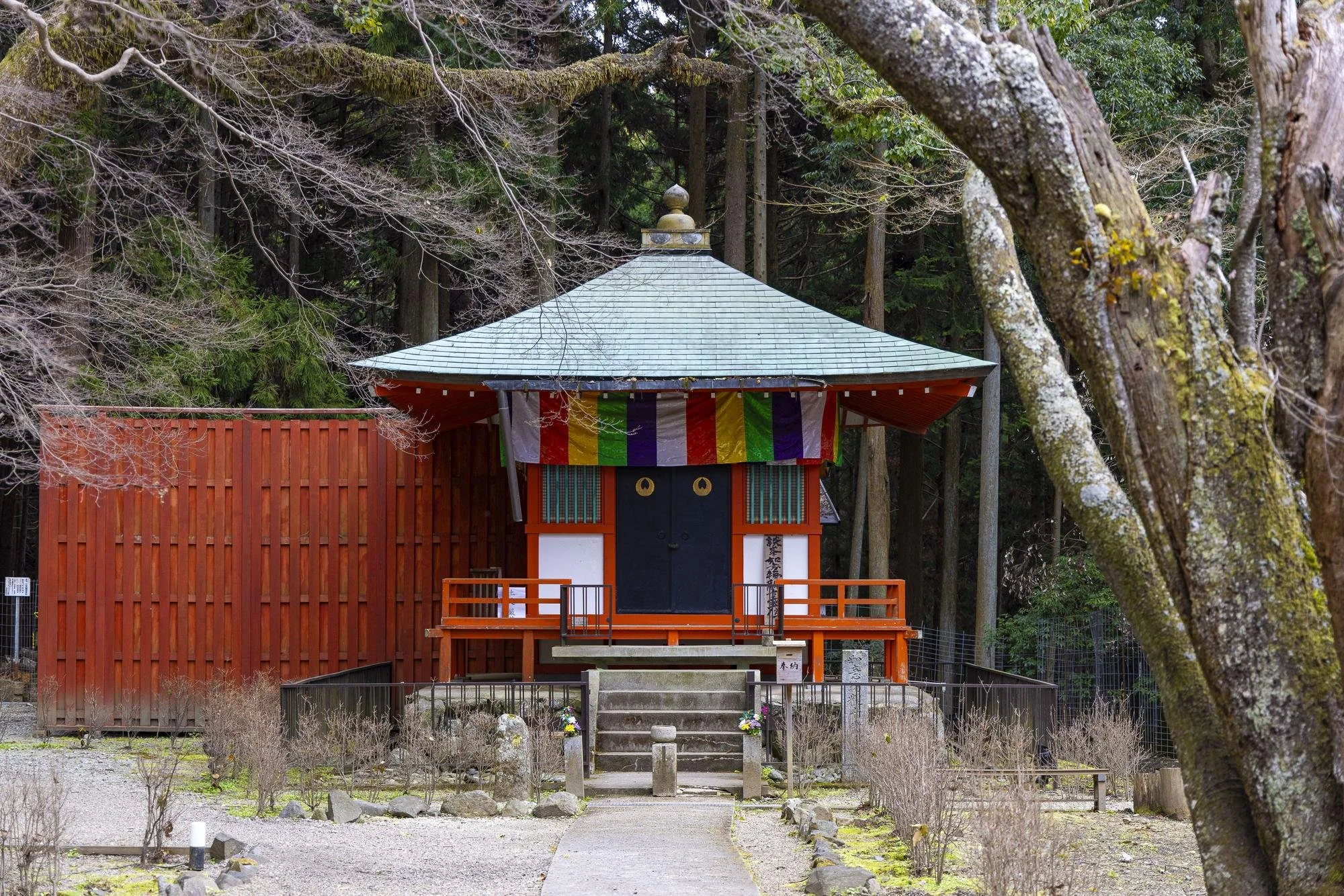 Tanzanjinja-Shrine_004.jpg