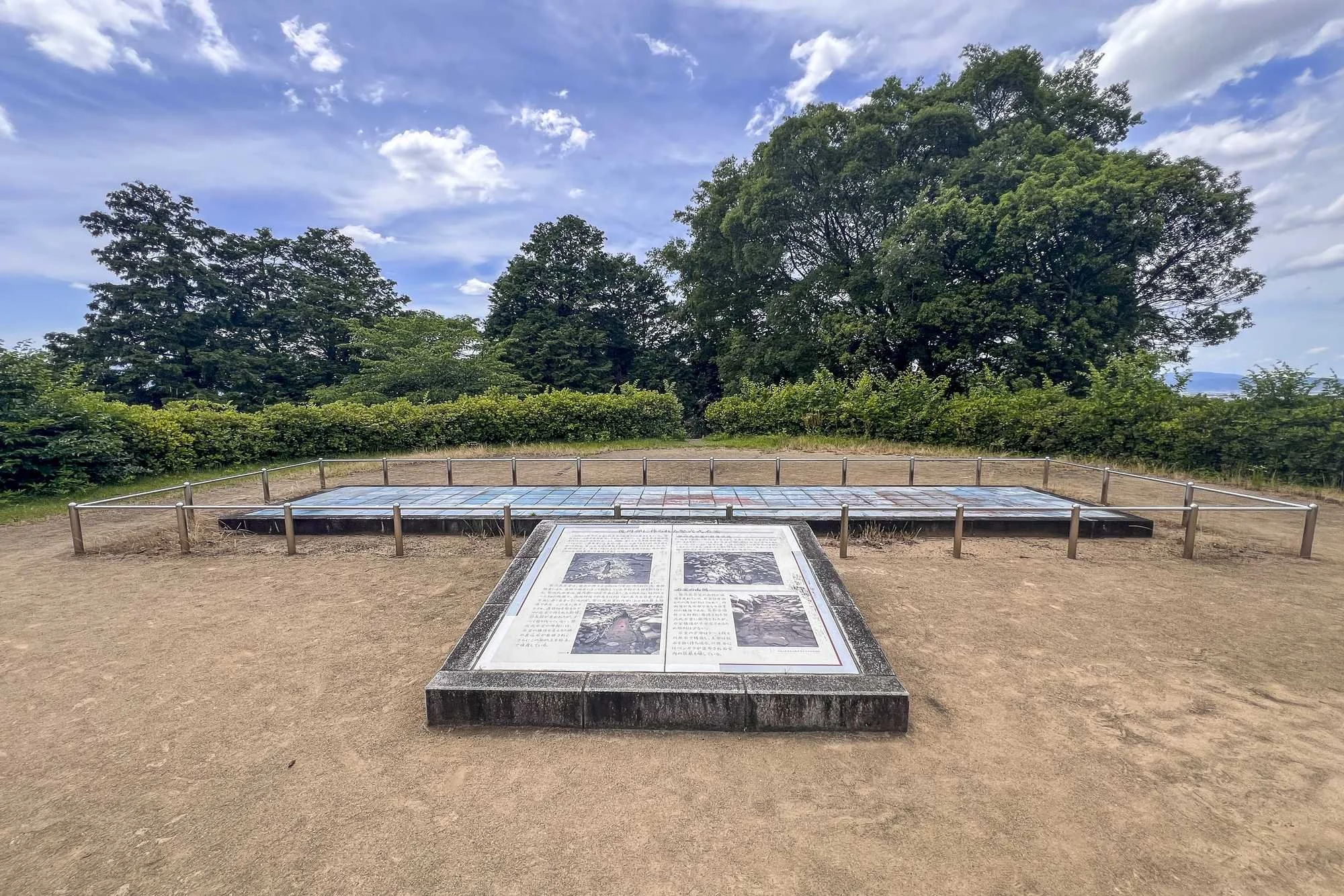 Kurozuka-Kofun_005.jpg