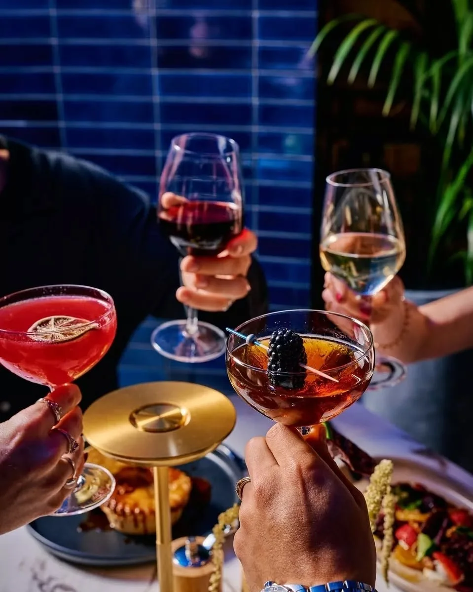 Red, white, or shaken. Whatever your pour, there&rsquo;s a seat at the table for you. 

Dinner and drinks, served daily from 5 PM.
Fern bar &amp; dining.