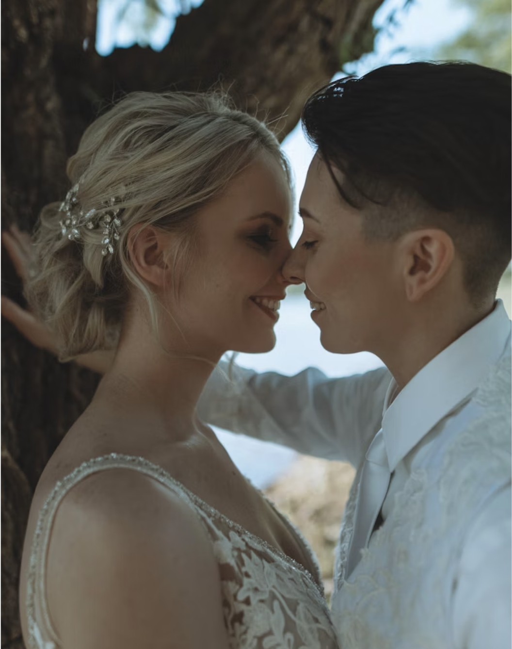 brides kissing wedding photography