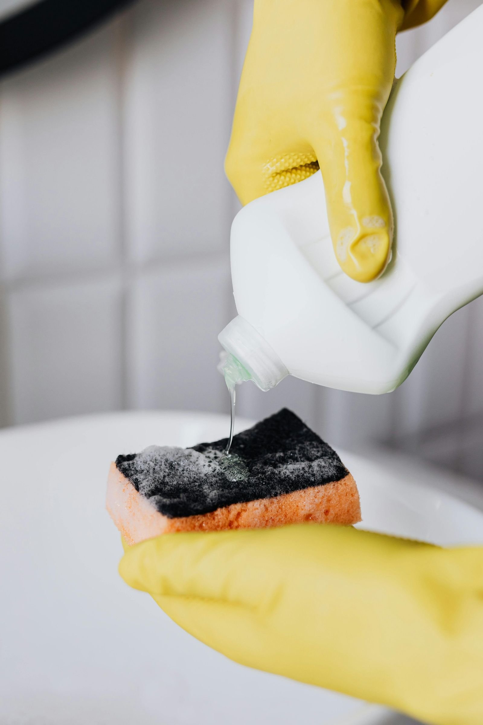 Sponge and spray cleaner - Swify Cleaning Los Angeles