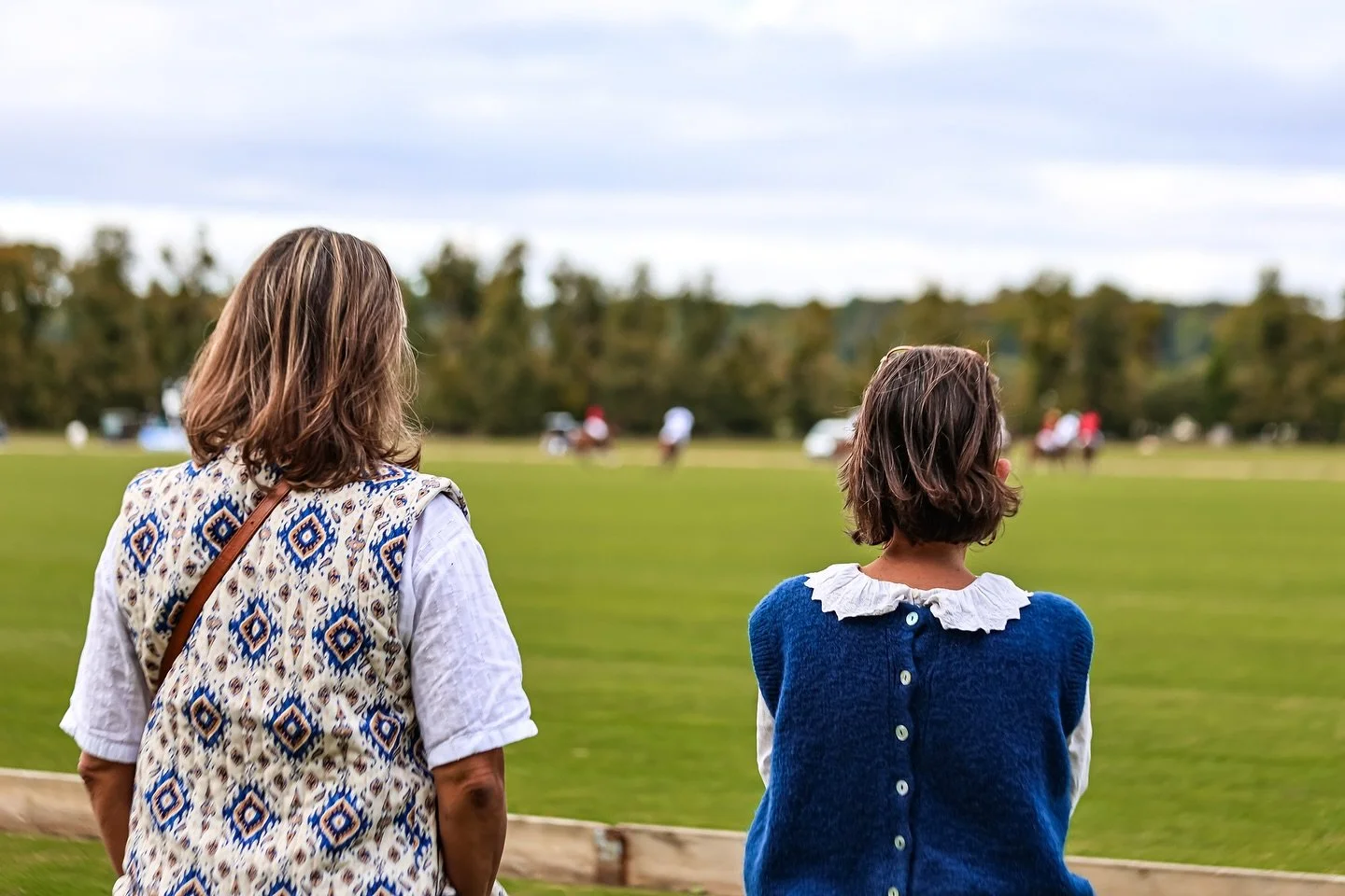 Hier, un beau moment de sport et d&rsquo;&eacute;motion 💛

B&eacute;reng&egrave;re et M&eacute;lanie de La Bo&icirc;te en + ont eu la joie d&rsquo;encourager les &eacute;quipes qu&rsquo;elles logent &agrave; l&rsquo;Open de France de Polo, lors du m