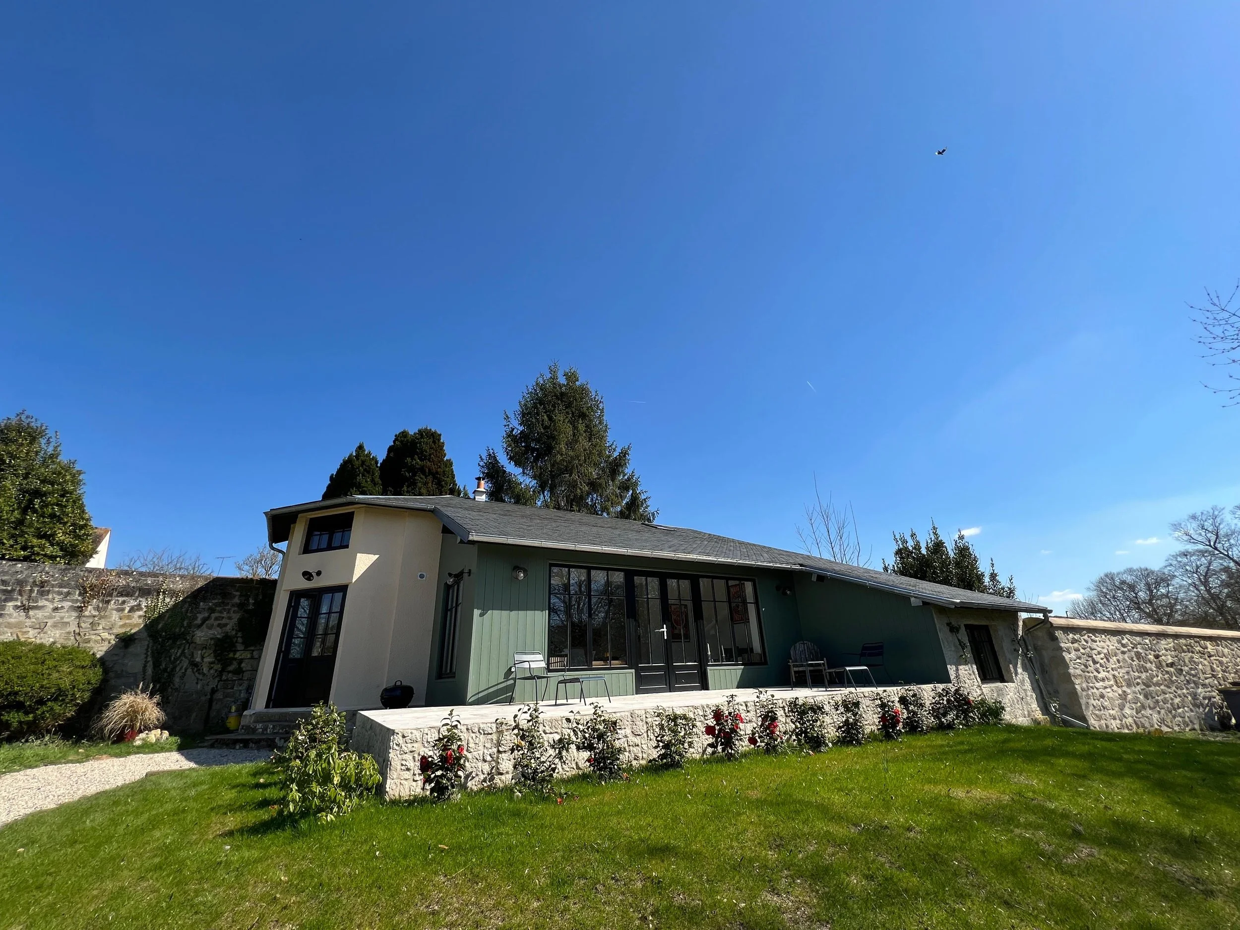 Location courte Senlis Oise Château de Chantilly Parc Astérix France Galop ruelles historiques week-end en couple vacances en famille séjour professionnel appartement tout confort La Boîte en Plus 40 minutes de Paris séminaire escapade nature