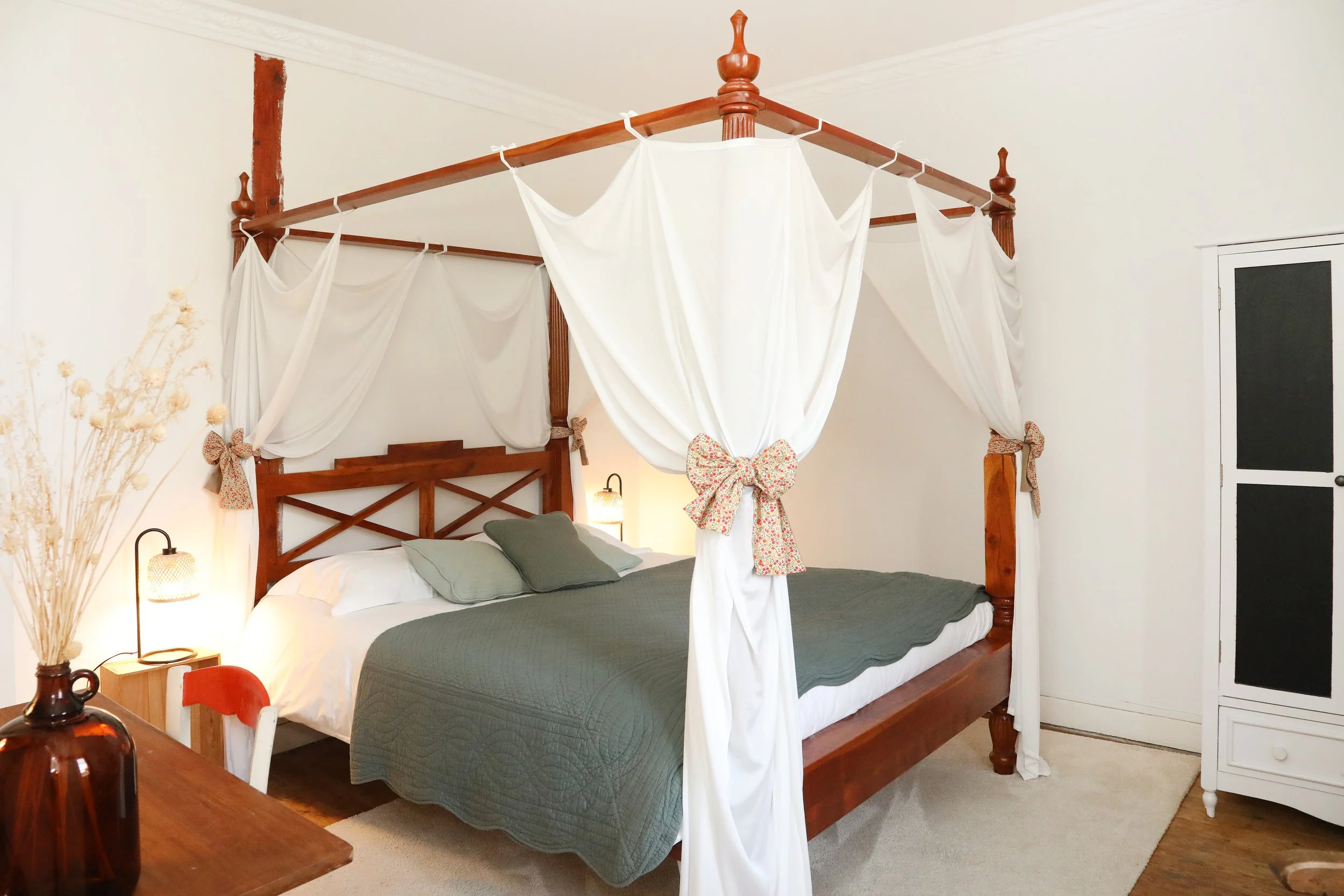 Location courte Senlis Oise Château de Chantilly Parc Astérix France Galop ruelles historiques week-end en couple vacances en famille séjour professionnel appartement tout confort La Boîte en Plus 40 minutes de Paris séminaire escapade nature