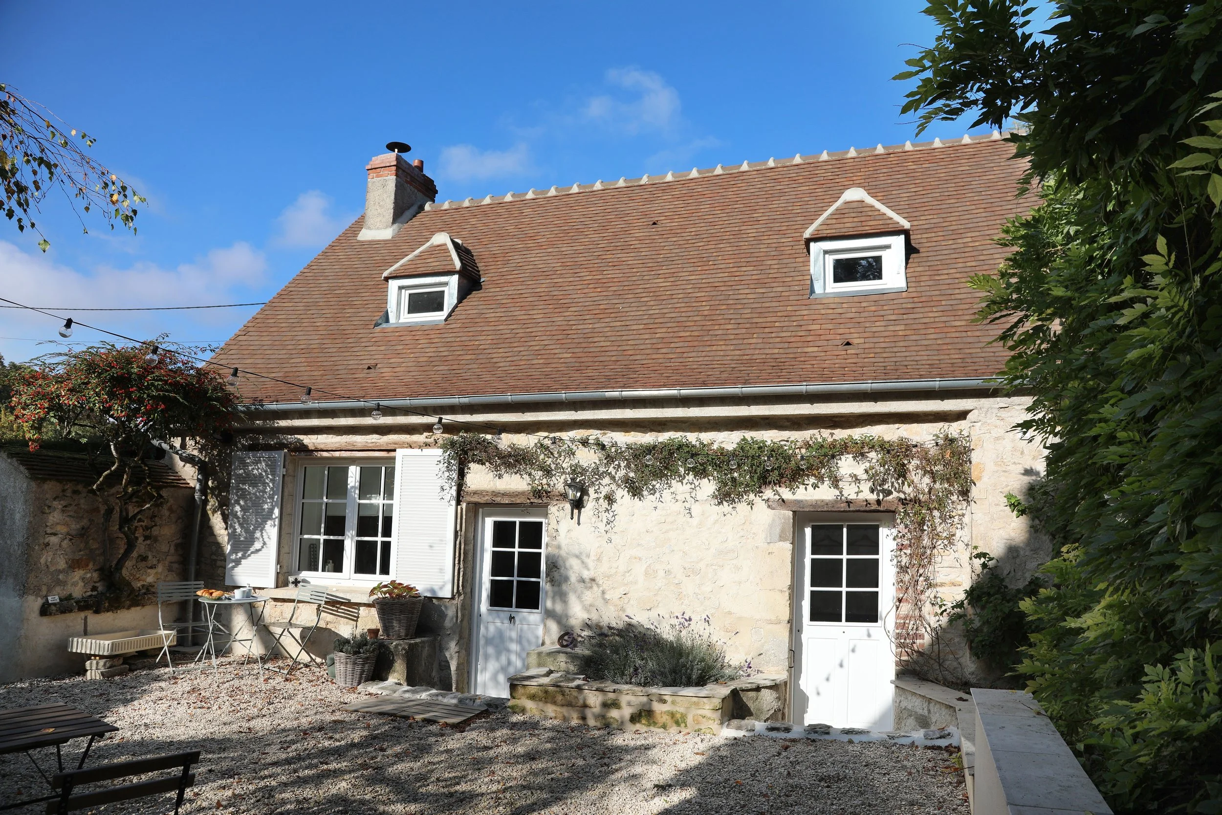 Location courte Senlis Oise Château de Chantilly Parc Astérix France Galop ruelles historiques week-end en couple vacances en famille séjour professionnel appartement tout confort La Boîte en Plus 40 minutes de Paris séminaire escapade nature