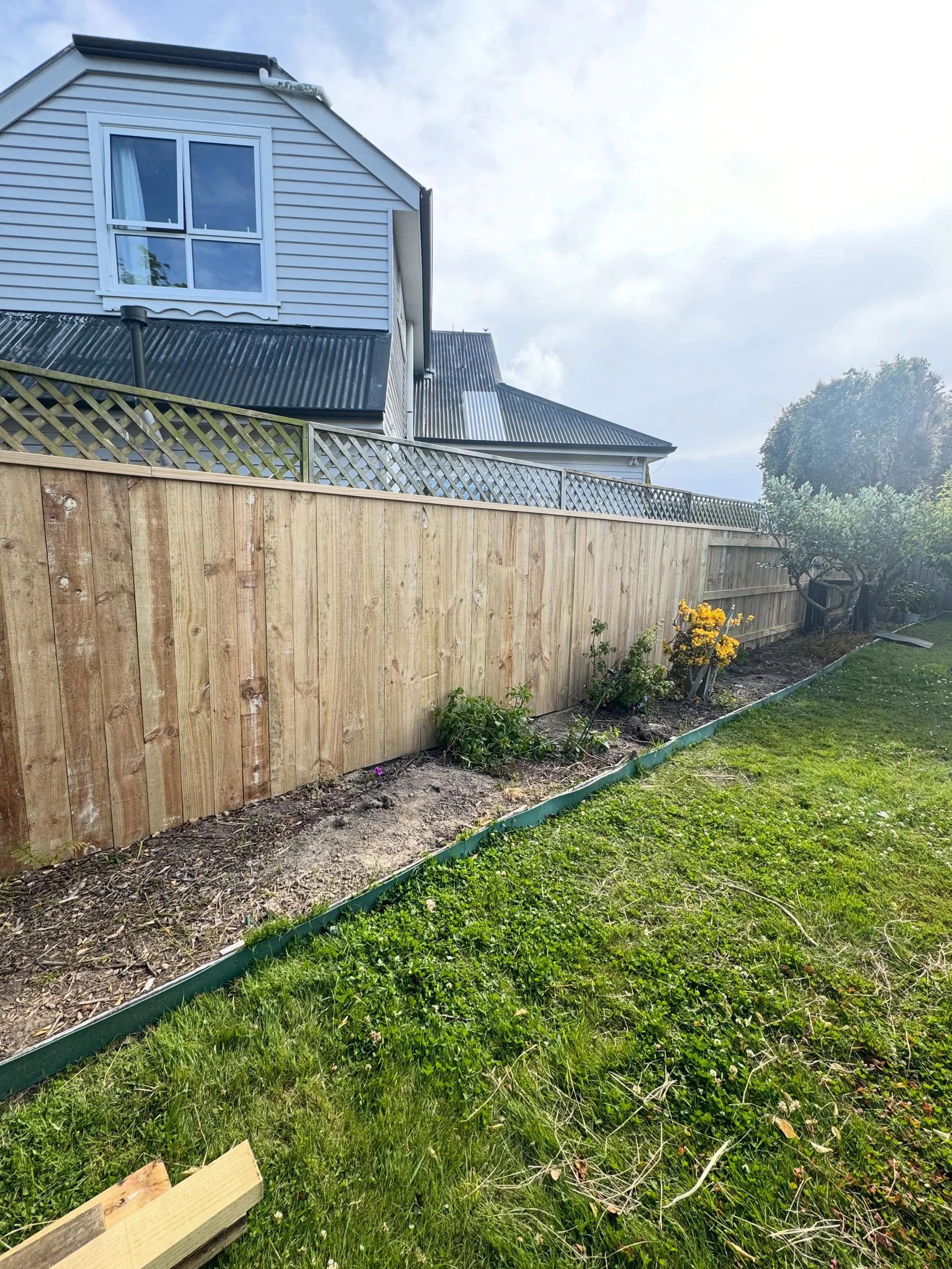 Safe to say this fence had seen better days&hellip; So we gave it the LWS treatment. Fresh, solid, and built to last.

Got something similar that needs a revamp? Get in touch.