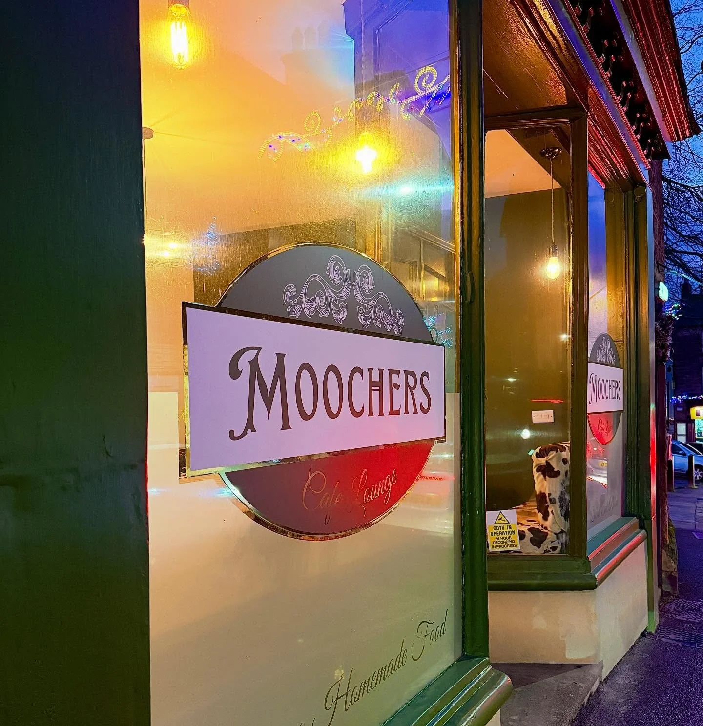 Welcome to Moochers! Belper&rsquo;s newest cafe, lounge, bar &amp; eatery. Honestly this place is all of that in a cosy little package. 

Fresh German Beer 🍺 and a diverse Food Menu that will leave you saying &lsquo;gave you give us a couple more mi