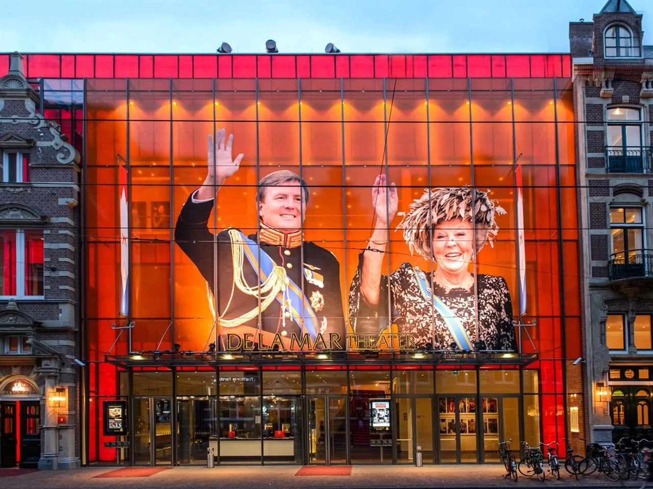 MAAK DE STAD JOUW CANVAS. Met een building wrap verander je een gebouw in een krachtig reclameobject.
