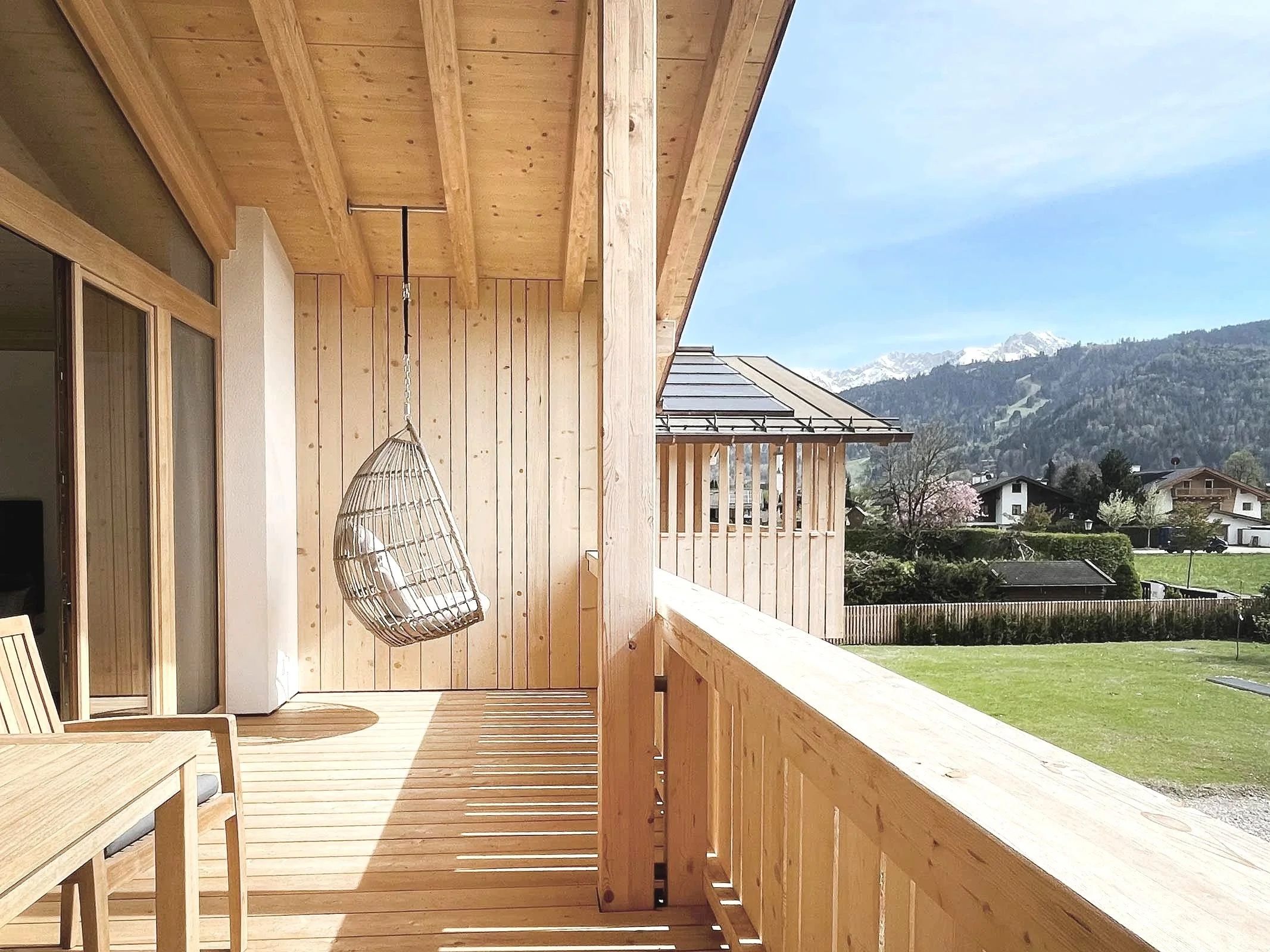 Großer Balkon mit perfektem Bergpanorama in der Ferienwohnung h9berg in Garmisch-Partenkirchen