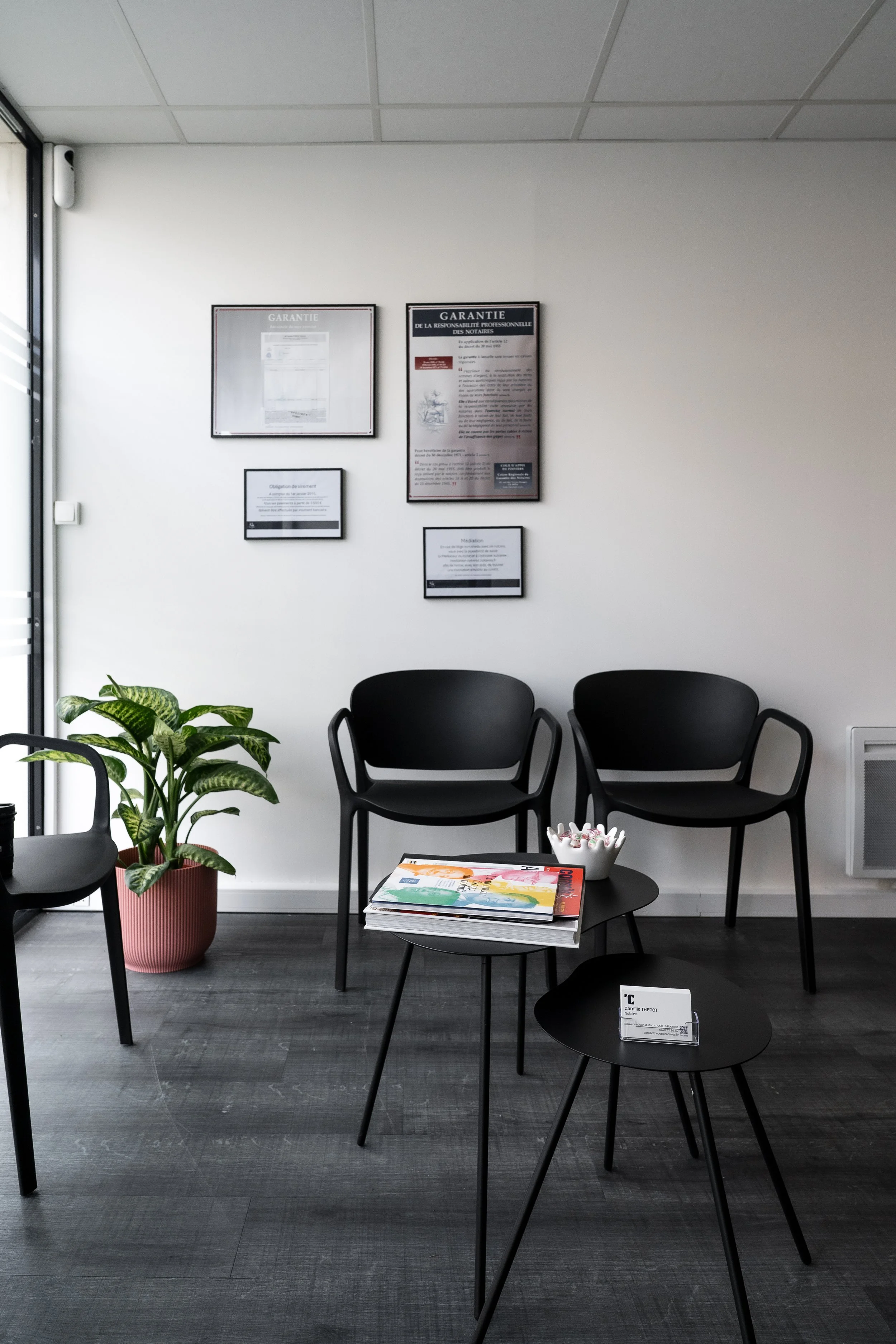 Salle d'attente pour les clients de l’office notarial THEPOT à La Rochelle