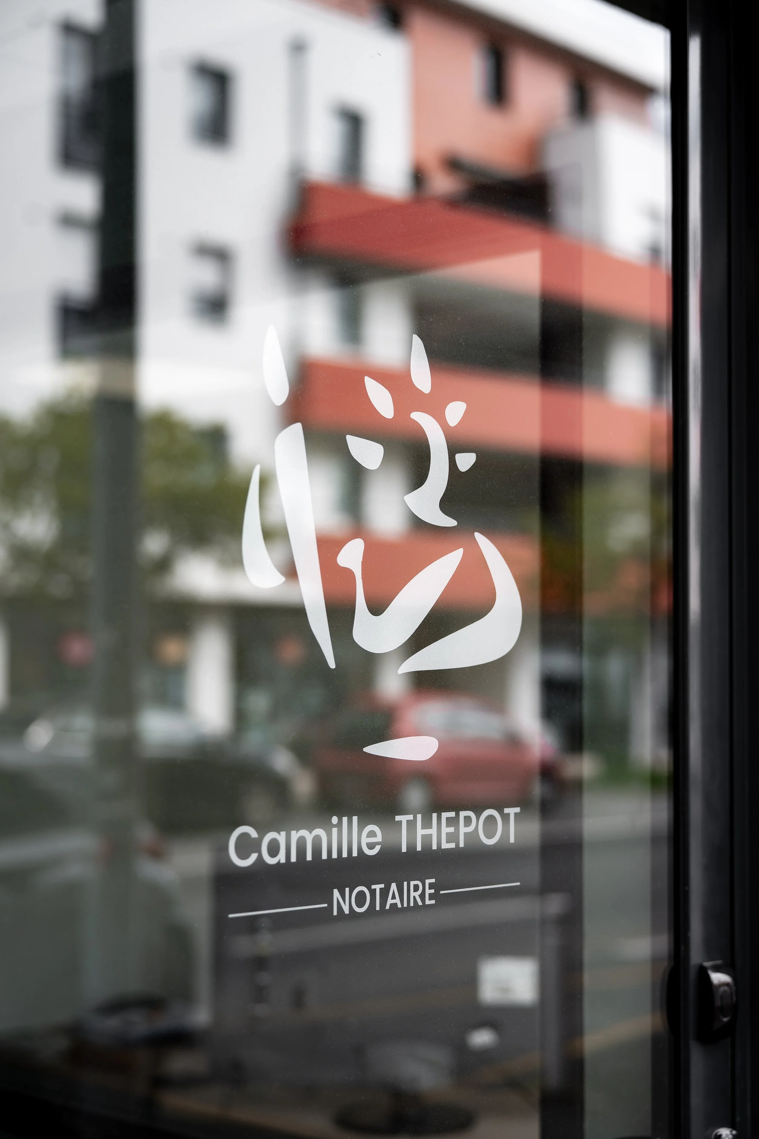 Vitrophanie de l'office notarial THEPOT, à La Rochelle