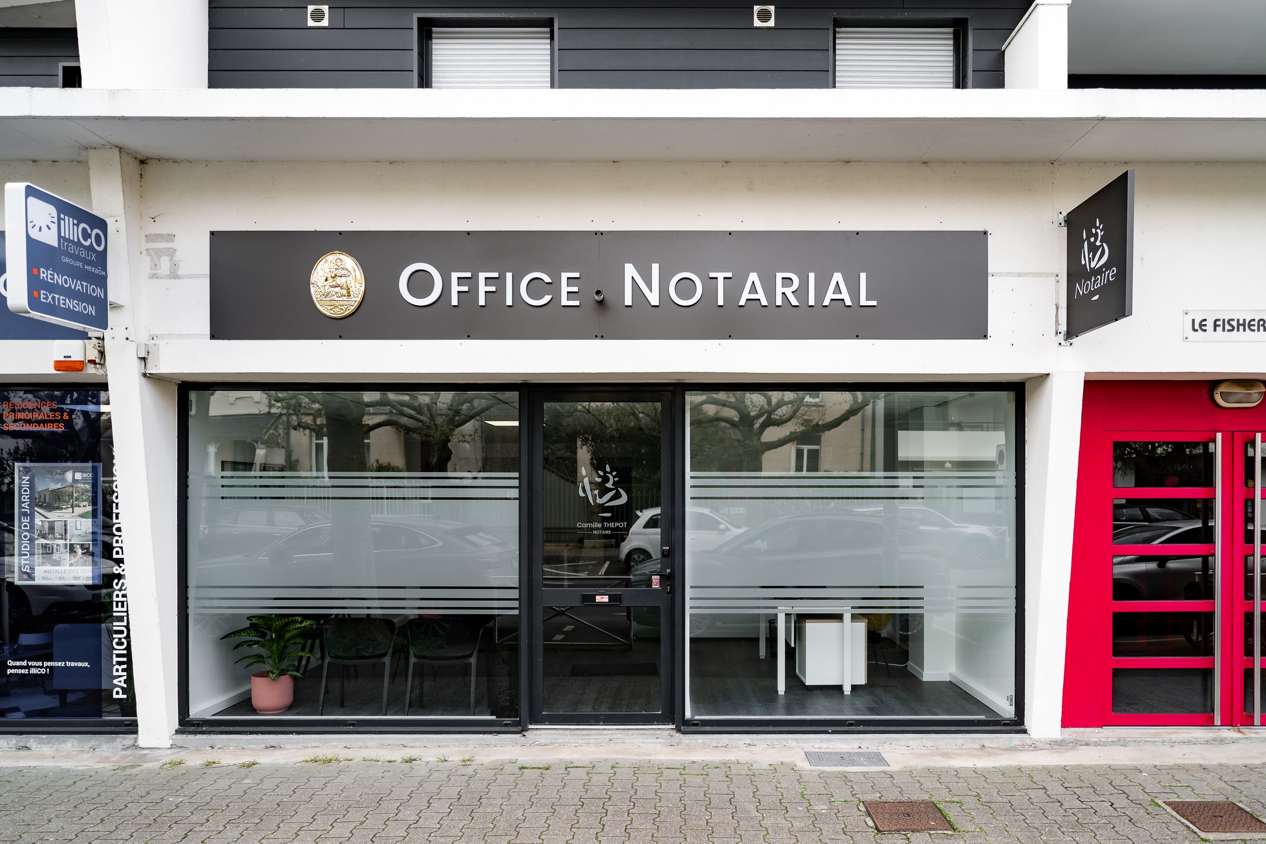 Façade de l’office notarial THEPOT à La Rochelle, situé avenue Jean Guiton en Charente-Maritime