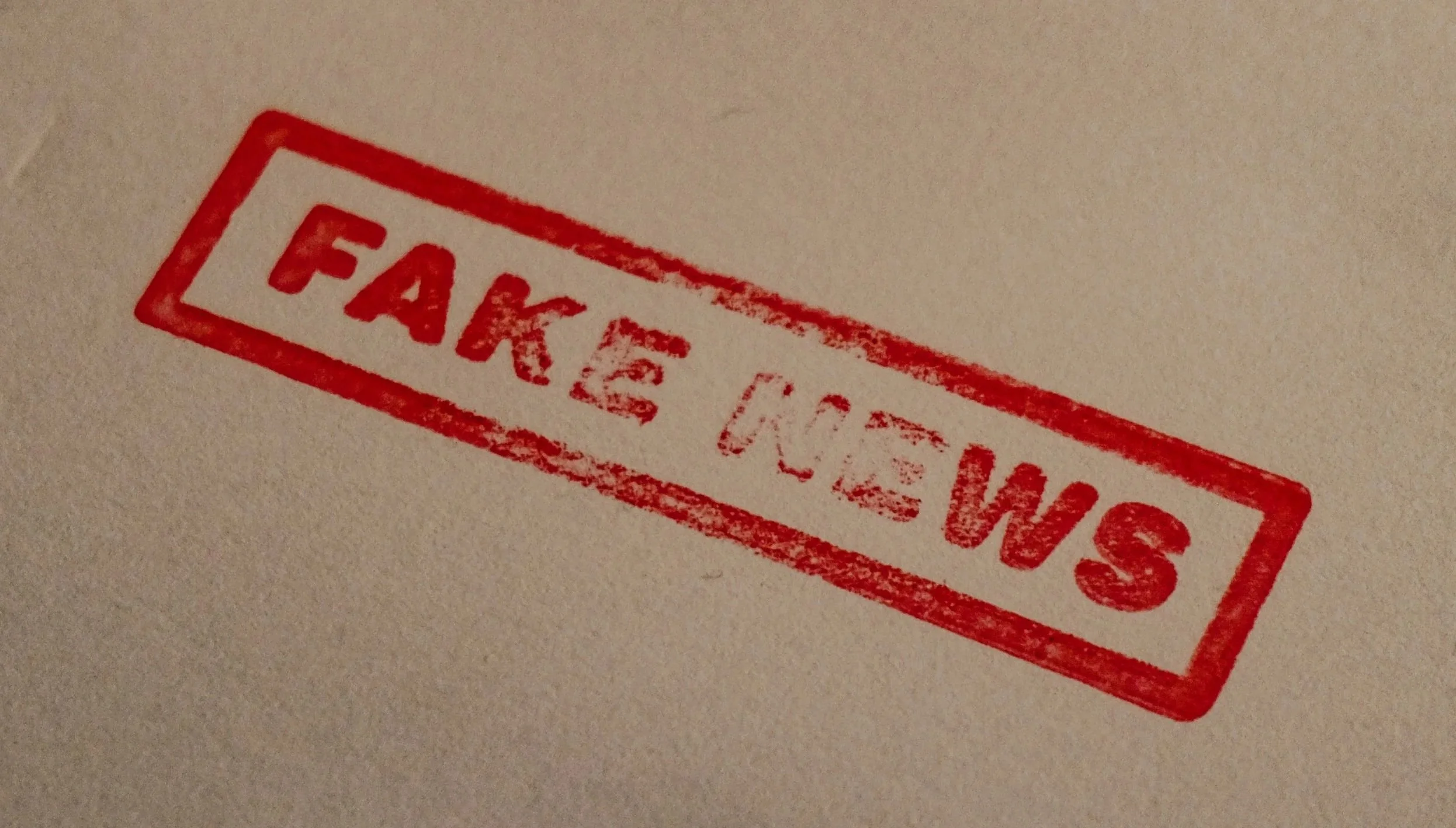 When Nothing Is Trustworthy: AI, Transparency, and Democracy