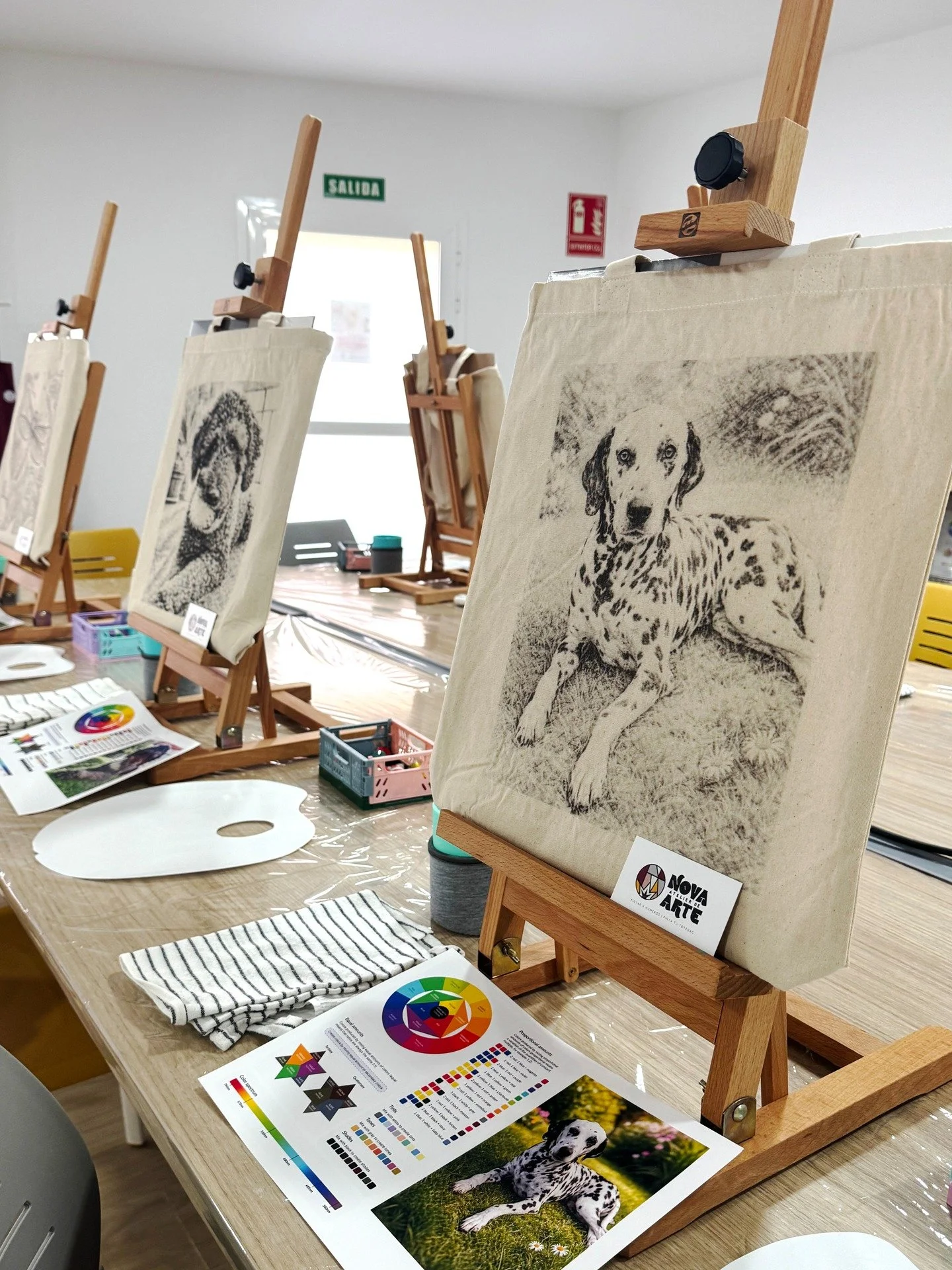 🎨✨ As&iacute; se prepar&oacute; nuestro taller de Pinta tu Mascota del pasado 21 de marzo 🐾👜 ❤️

Ha sido un placer prepararles a cada una su bolsa para que puedan disfrutar de una ma&ntilde;ana pintando a sus peludos, hicieron un trabajo incre&iac