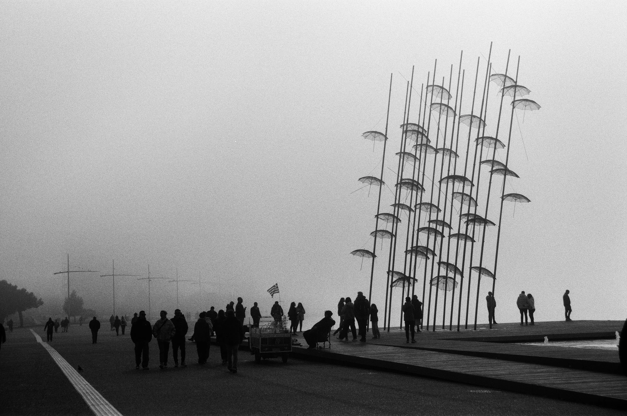 Silhouettes humaines : une teinte mélancolique