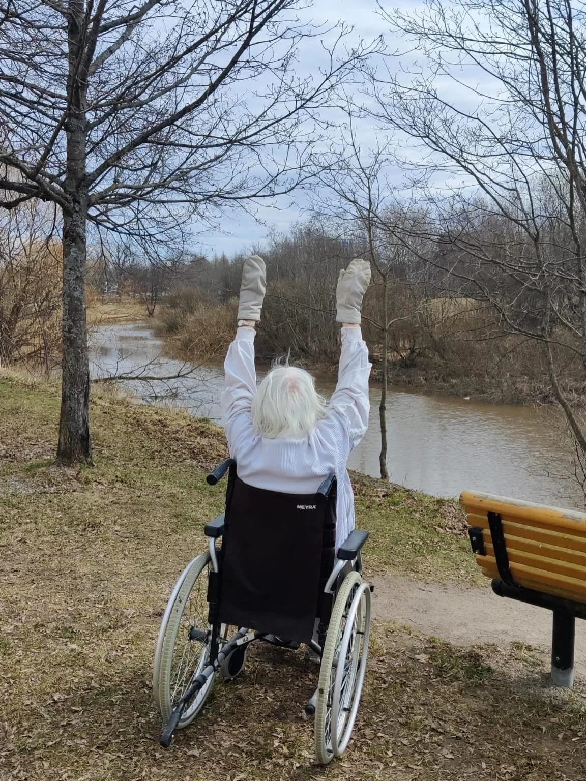 Torttujen leipominen ➡️ jokivarsijumppa yhdess&auml;.💛 Siit&auml; on hyv&auml; kev&auml;inen p&auml;iv&auml; tehty! 🥳🥟🌼🌊🫶🏽