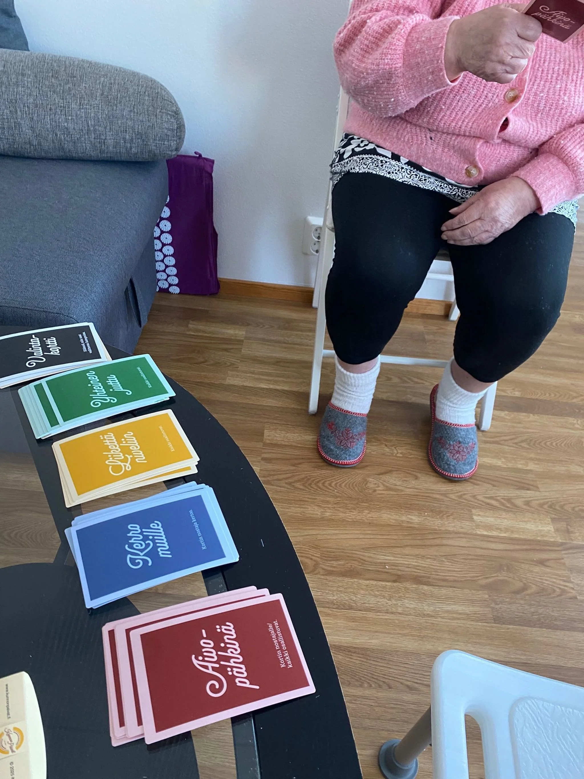 Ent&auml; jos ik&auml;ihmisten aktivointi ei vaadikaan tuntikausien suunnittelua, erityist&auml; osaamista tai kallista kuntoutusk&auml;ynti&auml;?

Ent&auml; jos v&auml;lill&auml; riitt&auml;isikin muutama hyv&auml; kysymys ja siit&auml; seuraava ju