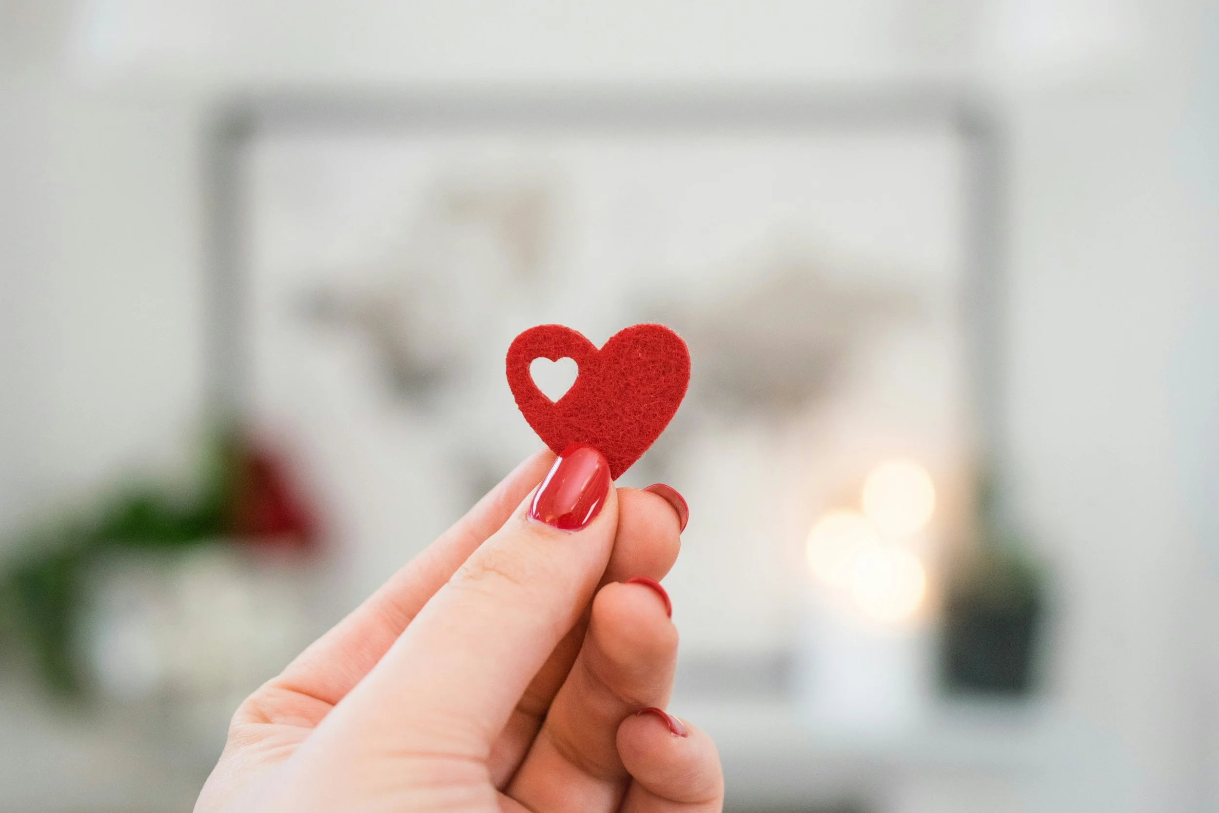 Simple heart gesture illustrating cheap Valentine’s date ideas that still feel meaningful