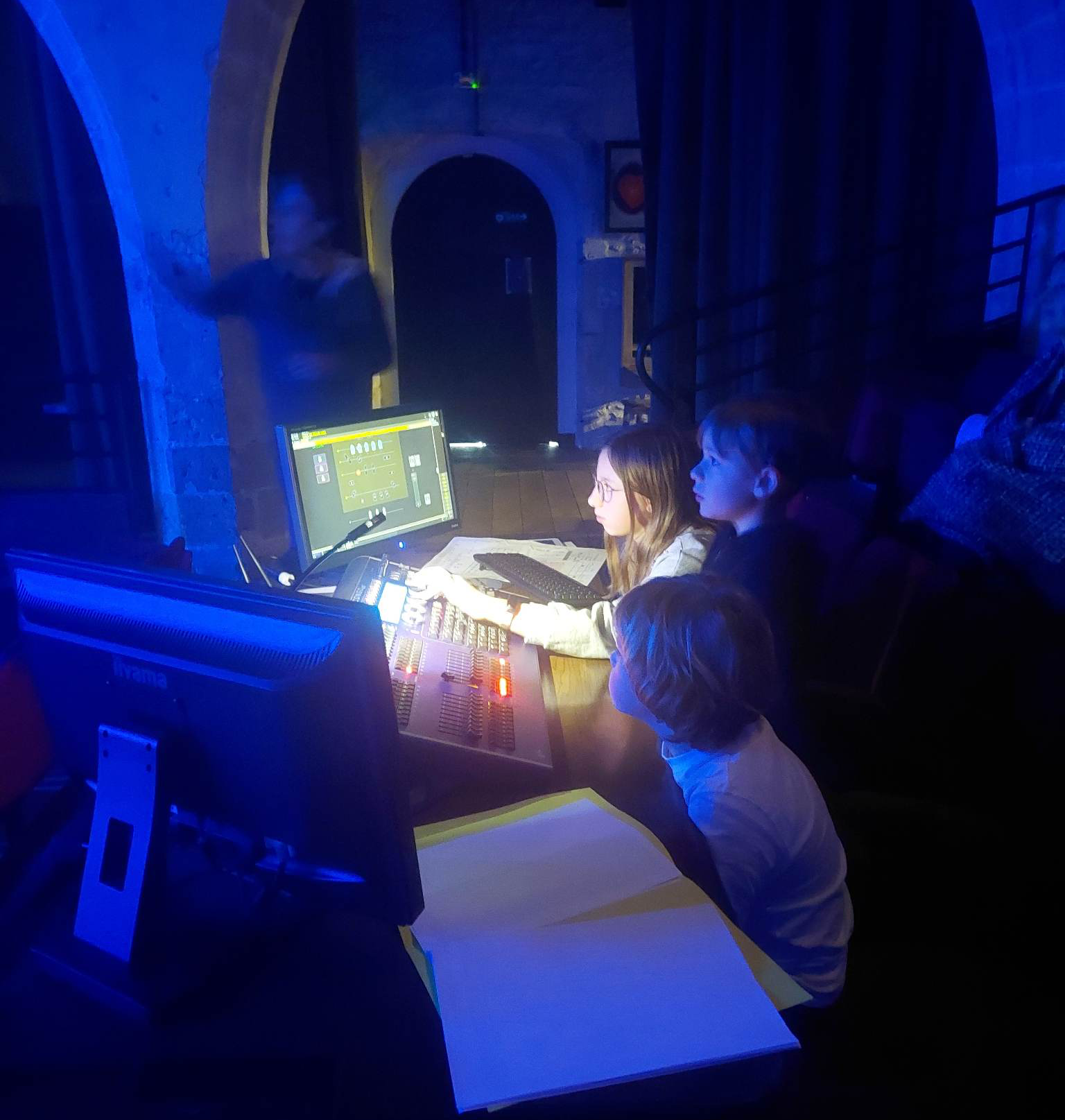 POUR P.3 - Atelier lumière.png