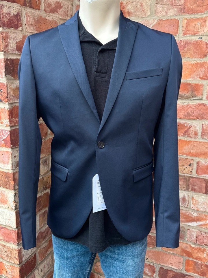 Check out Selected Homme Identity "Classics of Tomorrow" Dark Navy Blazer &ndash; Size UK 38R, the latest item I added on eBay! #eBay #eBaySeller

https://ebay.us/m/kRGDo7