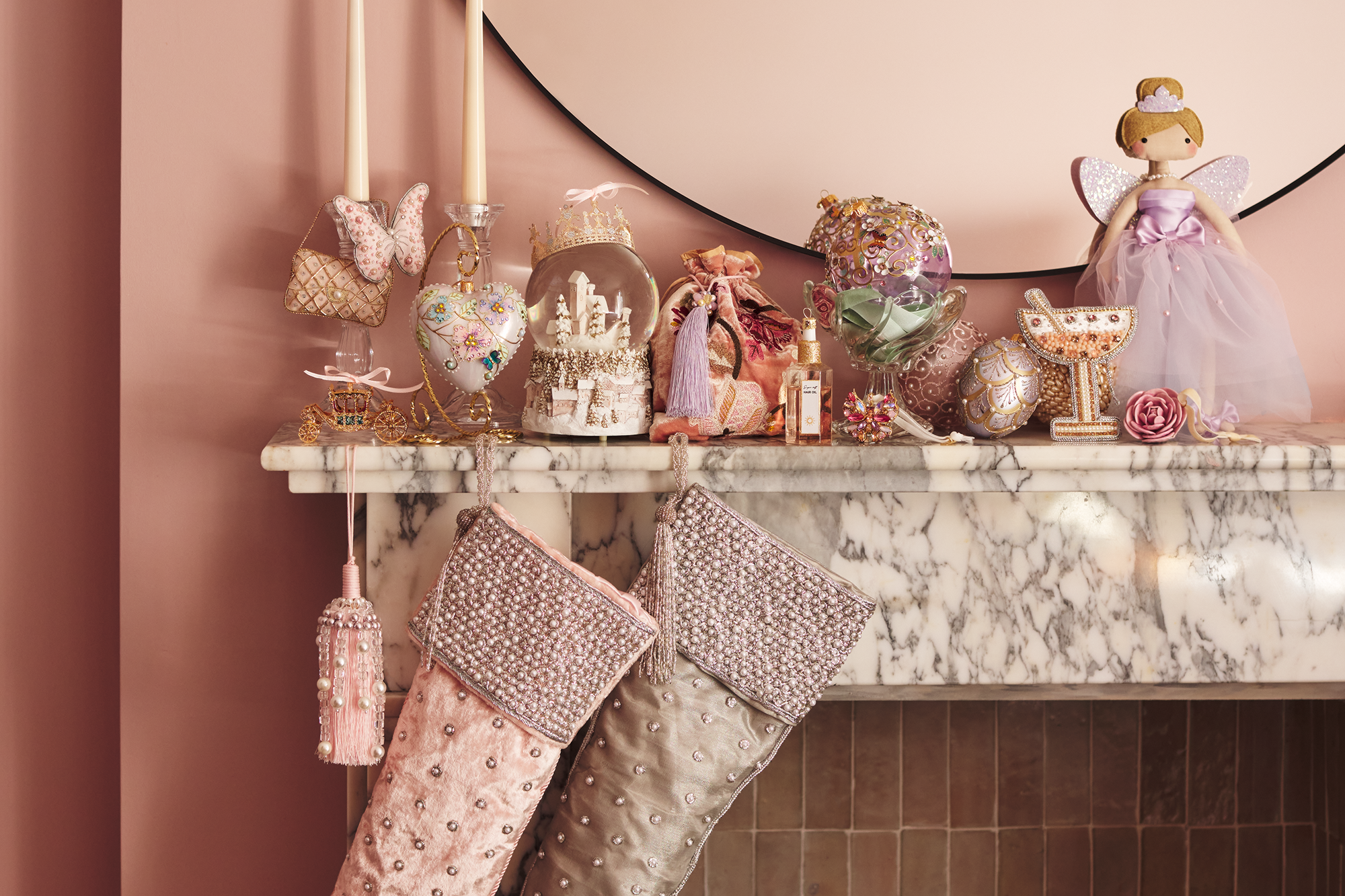 Debutants & Diva ThemeXmasWorld_HOL_Aug25_0380_3x2_retouched.png