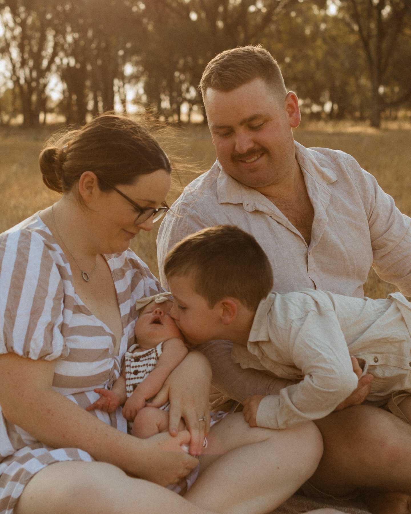 Welcoming baby sister 🕊️ 
summer, you&rsquo;ll be missed 

Bendigo outdoor newborn photo session
