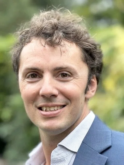 Consultant Eye Surgeon in Buckinghamshire | Corneal & Cataract Specialist