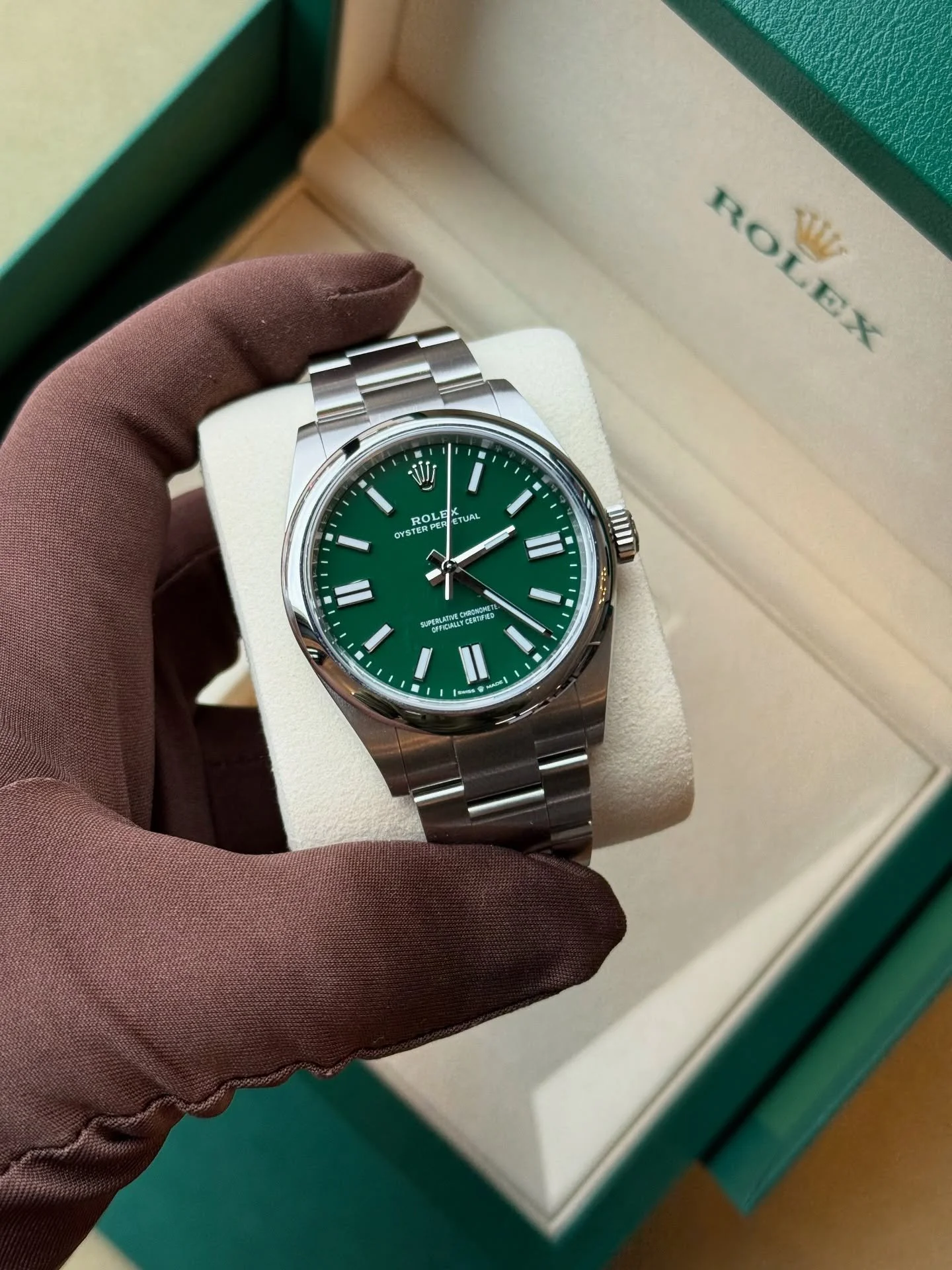 Money green OP 💸

Is this the next dial color to be discontinued?

#rolex #oysterperpetual #134300 #luxury #luxurywatches #luxurylifestyle