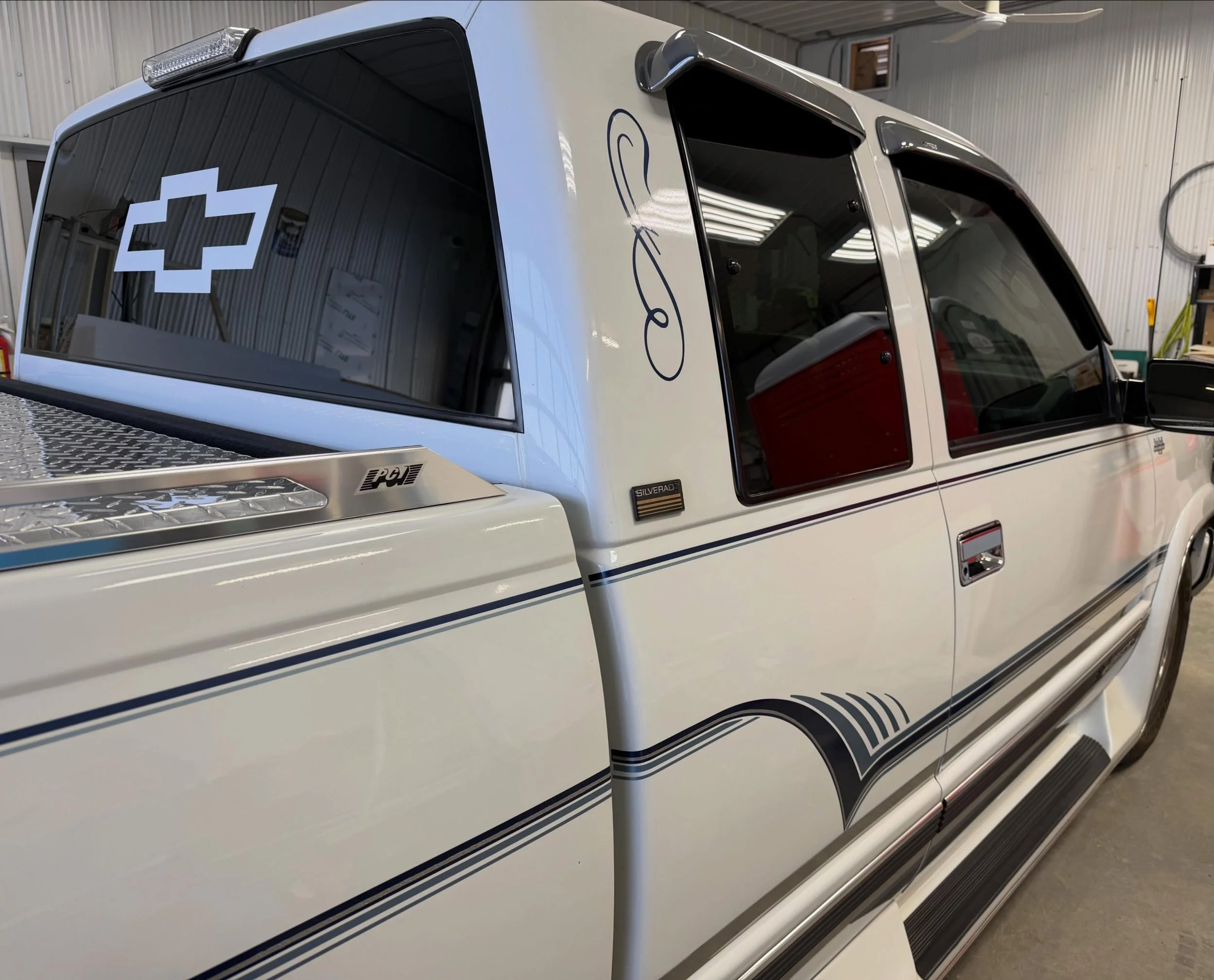 Clean, classic, and loud enough to speak for itself.
Fresh Chevrolet decals front and back to finish this Silverado off right. 🔥🤍

#Chevrolet #Silverado #CustomTruck #TruckDecals #OBS ChevyGang