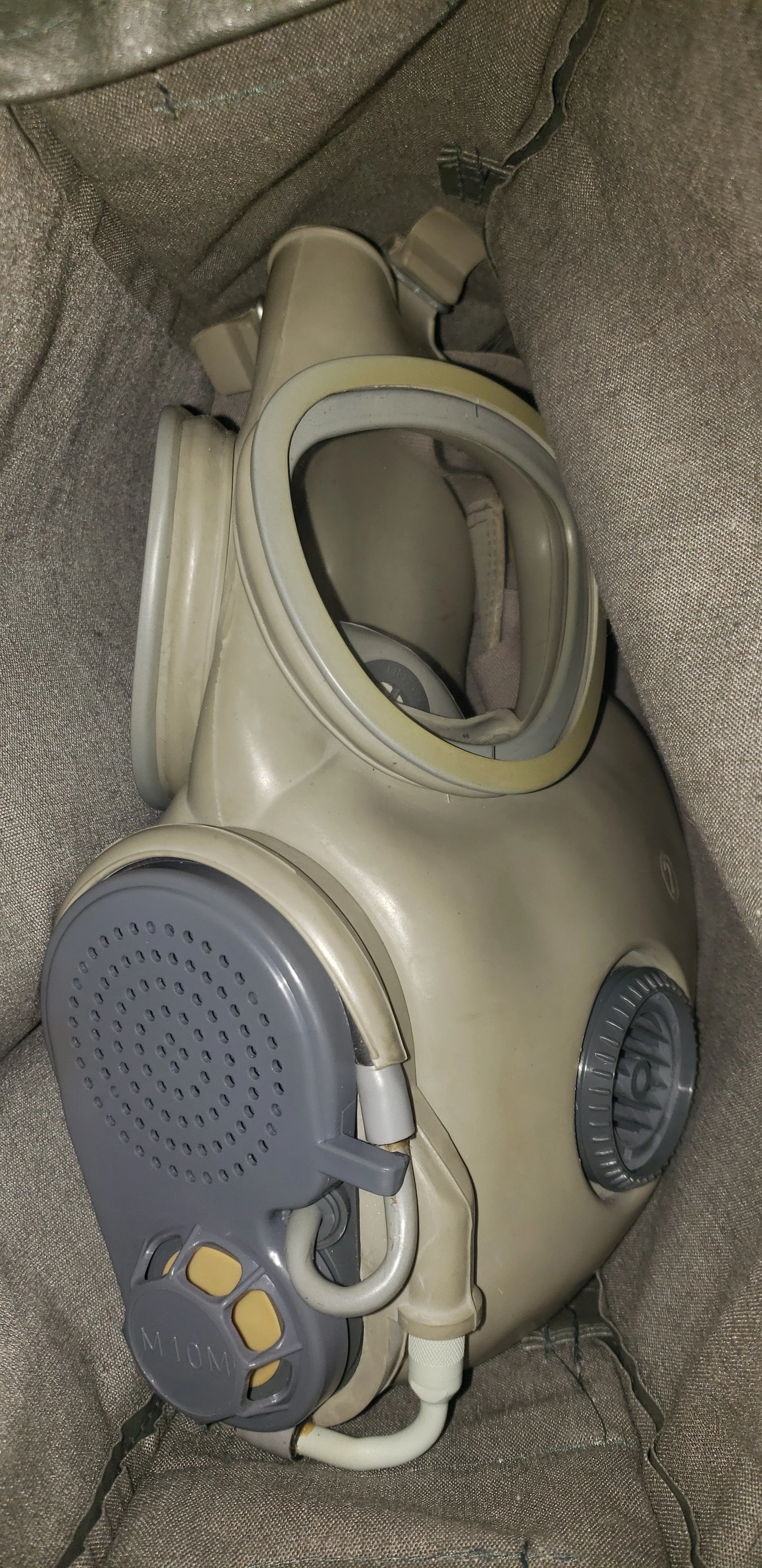 CZECH M10M GAS MASK