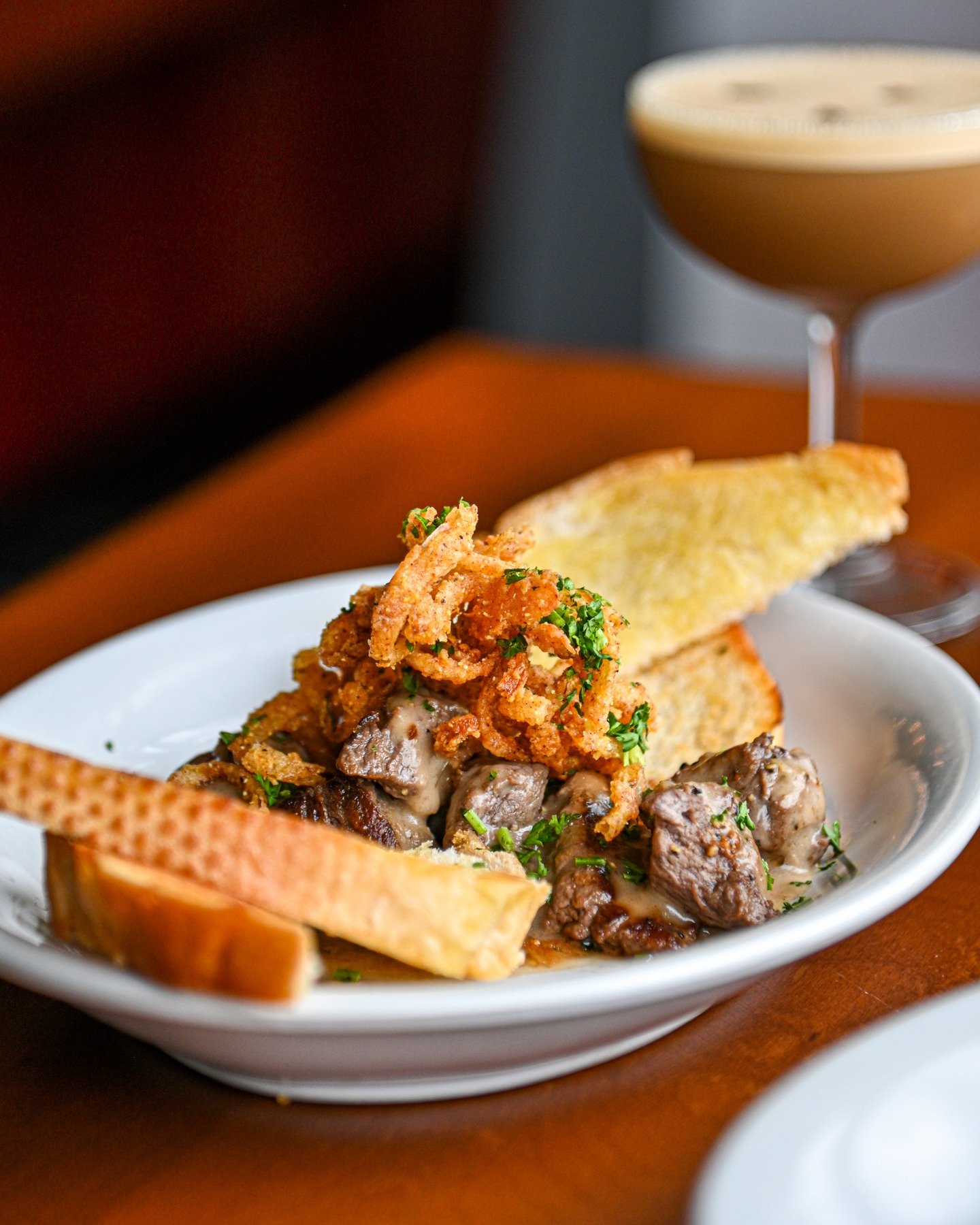 The House Tenderloin Tips hit different on a Wednesday 🥩✨
Perfectly tender, packed with flavor, and ideal for your Happy Hour plans.

📍 Open today from 9am&ndash;9pm
🥂 Happy Hour: Bites every day 3&ndash;6pm | Drinks Tues&ndash;Sat 3&ndash;6pm
✨ H