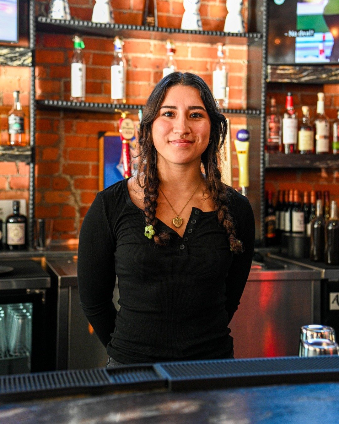 Say hi to Bella 👋
She&rsquo;s all about the lobster grilled cheese. 🦞 🧀 

Bella studies business and culinary arts at OCC and loves Midtown for the people she works with every day.

Outside of work, you&rsquo;ll probably find her playing guitar.
?