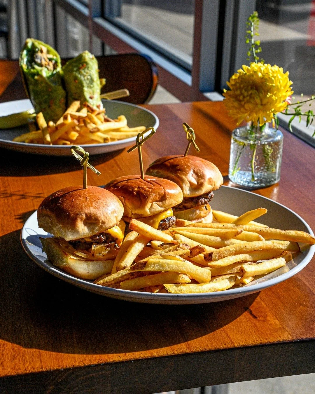 Happy Hour bites don&rsquo;t get better than this 🍔✨

The Midtown Sliders are small, stacked, and made for your 3&ndash;6pm cravings Tuesdays - Saturdays.

View Happy Hour Menu: Link in Bio

#MidtownSocial #DetroitMI #HappyHourDetroit