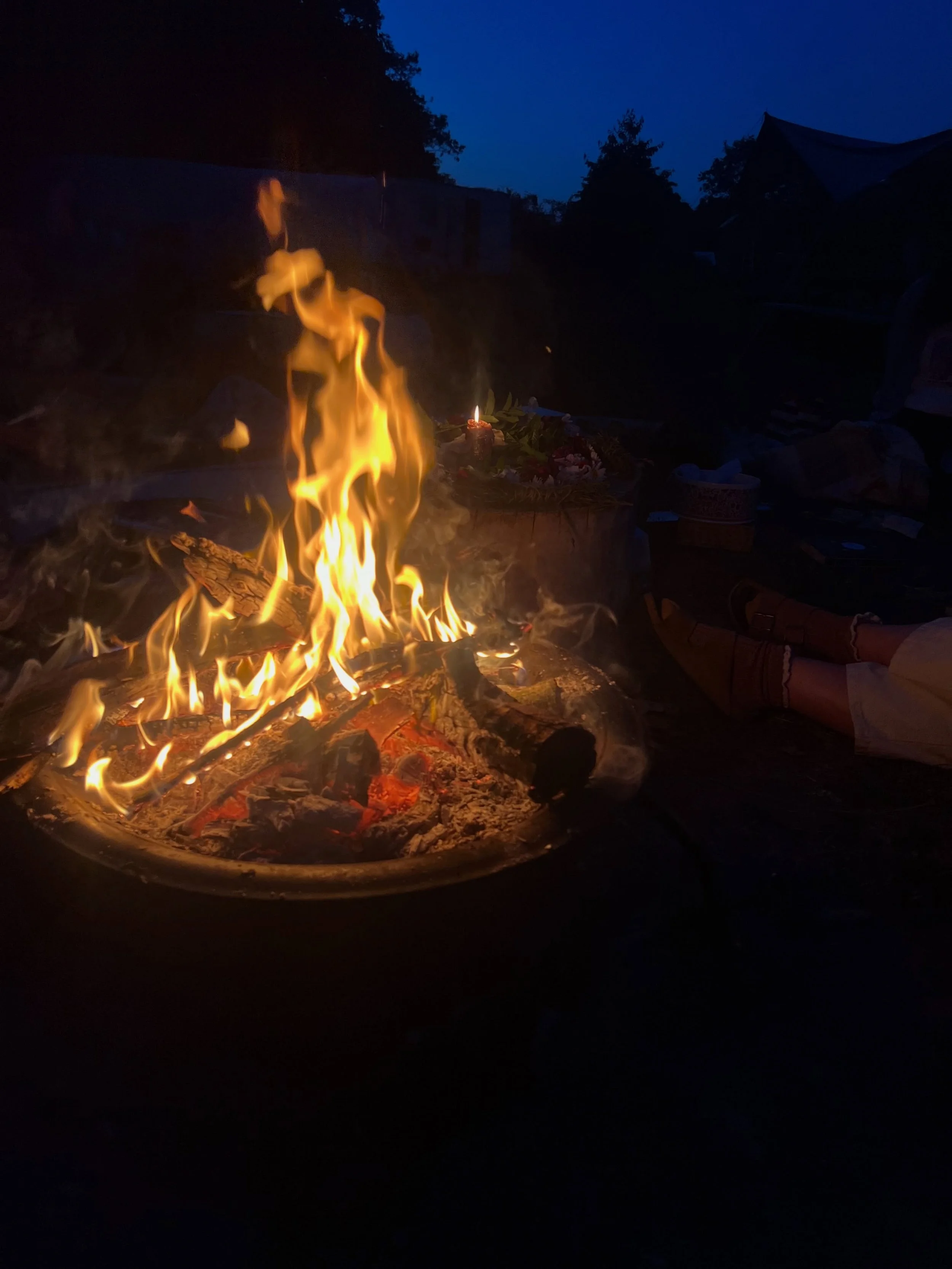 Loving the fire energy 

Staring into one seems to gift so much wisdom. 

This full moon is helping us to move through SO much. 

Different patterns, new knowledge, deepening desires 

Feeling called to integrate 

And that&rsquo;s exactly what we wi