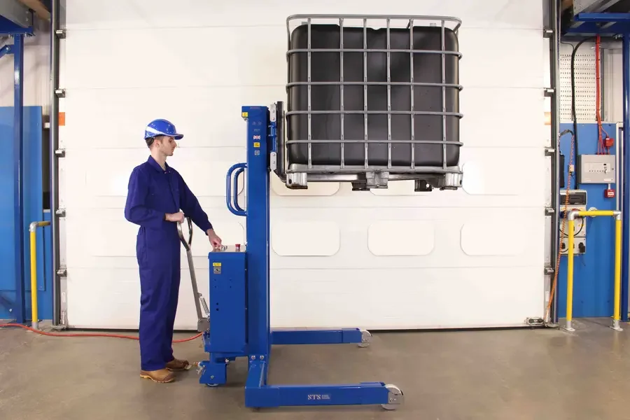 operator using Zoned stacker truck to lift IBC