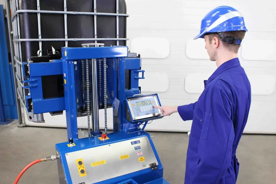 operator using the weigh scale 