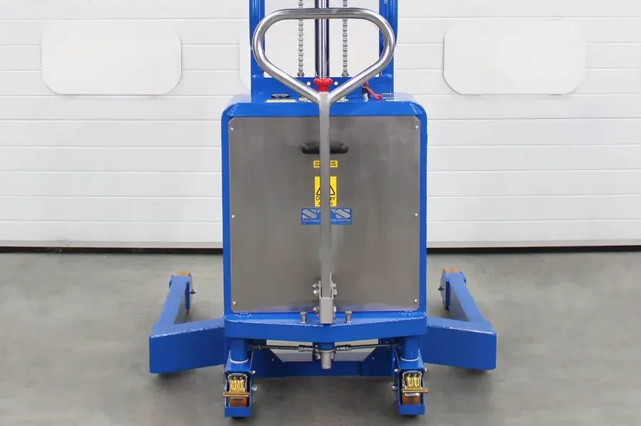 detail of rear wheel steering mechanism