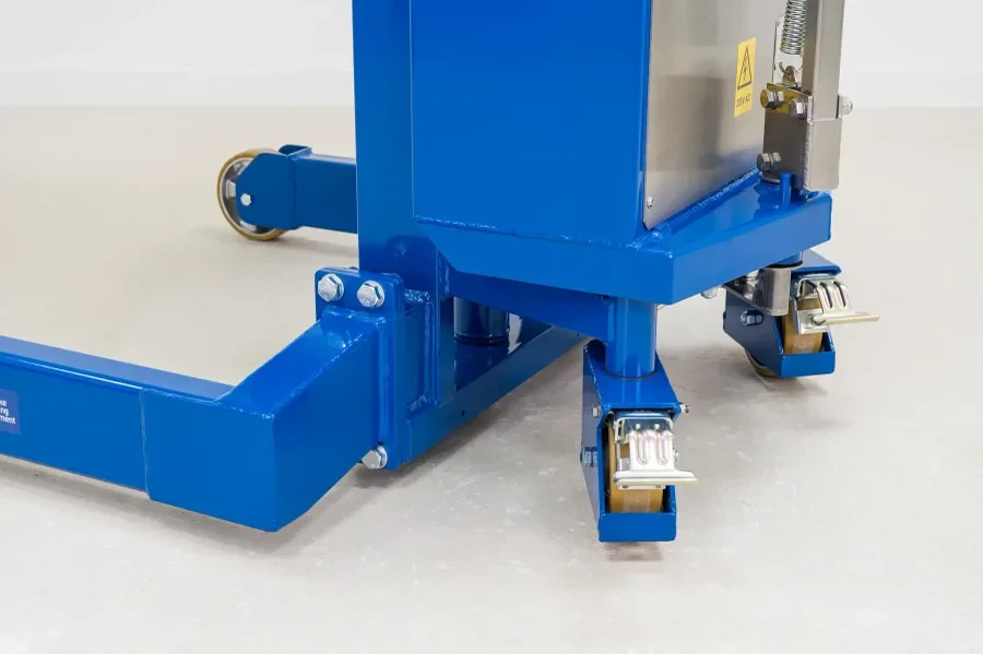 detail of rear wheel steering mechanism