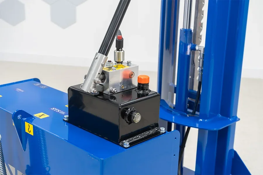 detail of the manual  hydraulic lift system pump