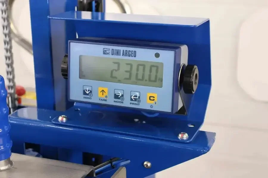 detail image of the digital scale attached to the drum lifter