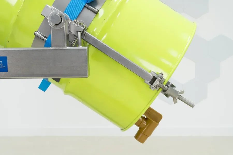 detail of adjustable rim clamp
