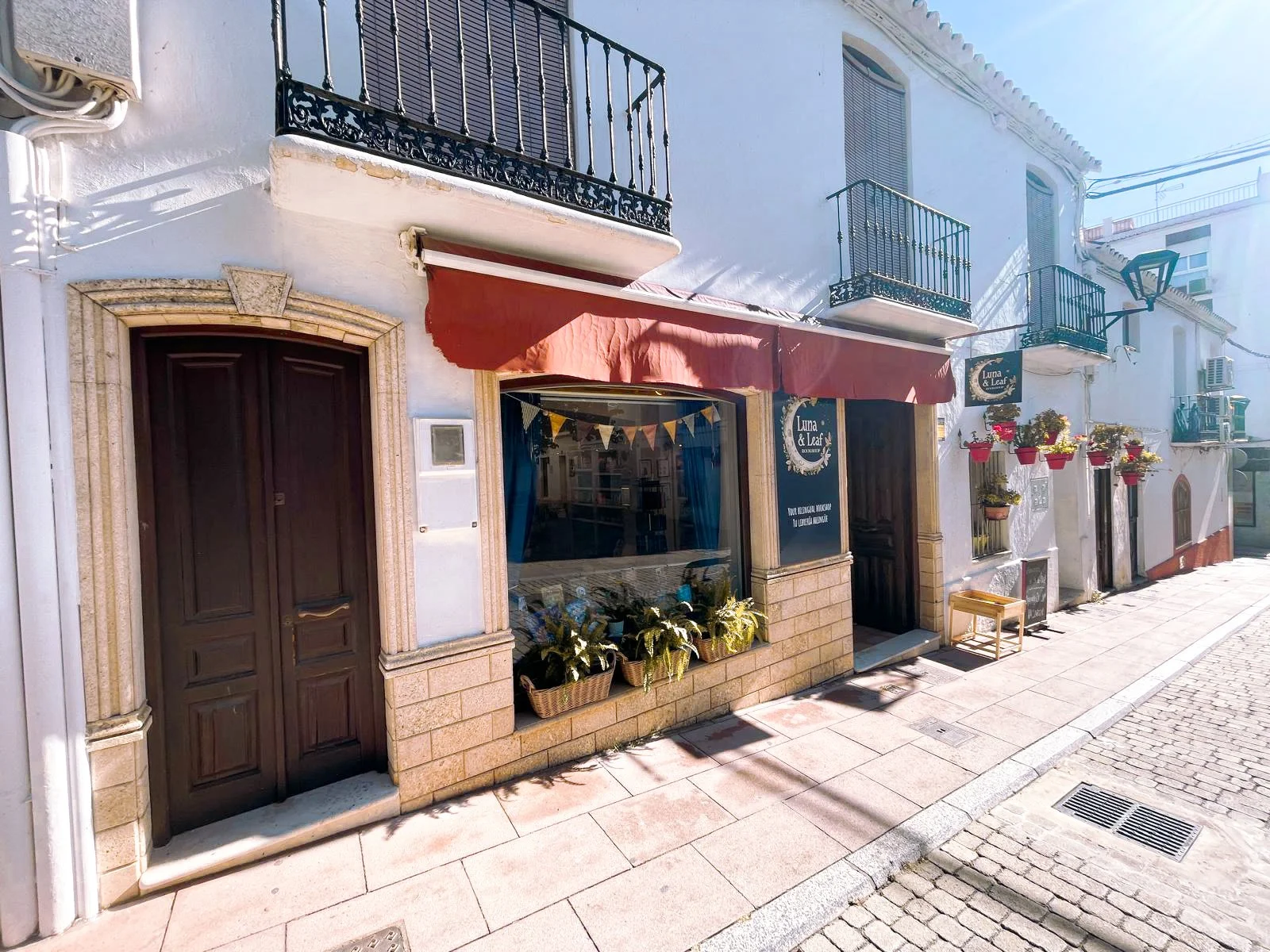 Luna & Leaf Bookshop on Calle Viento