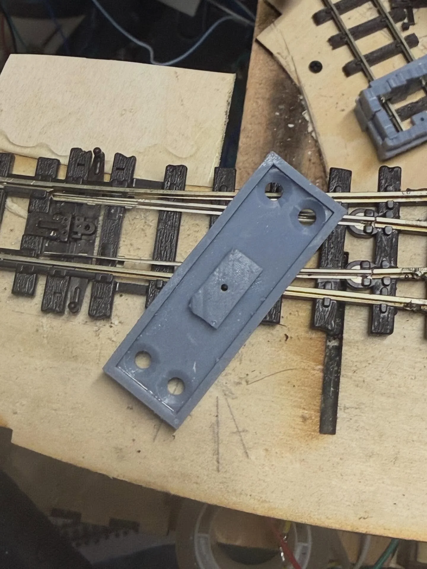 This is my point motor alignment tool.
I&rsquo;ve always struggled with getting under track point motors perfectly central - or at least enough to make sure the switches work properly.
This system involves wedging the blades to the centre, adding the
