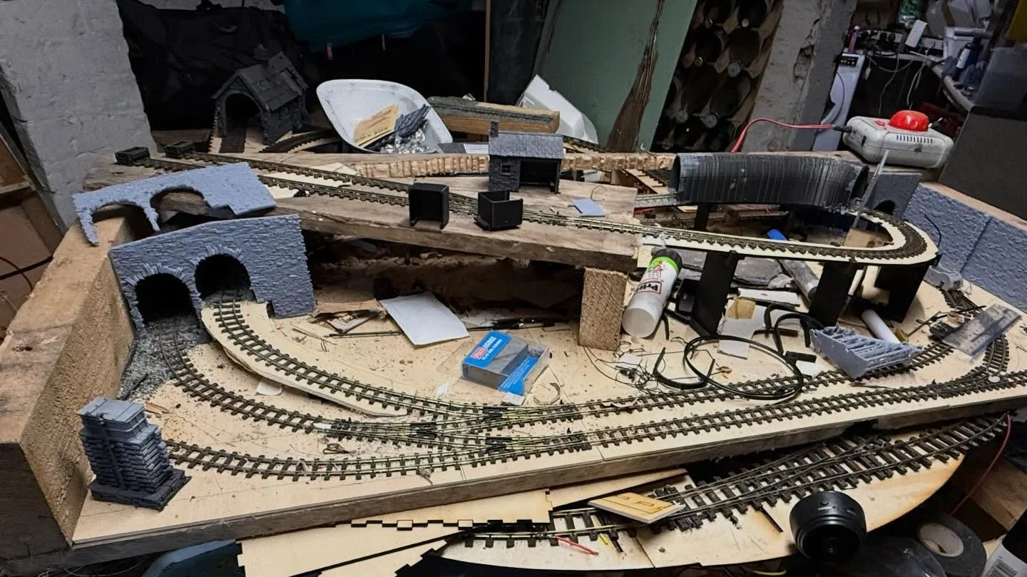 I mean how much longer can my 009 rabbit warren layout take?
I&rsquo;d like to get it running well so I can add some lovely, realistic, slate models!!!