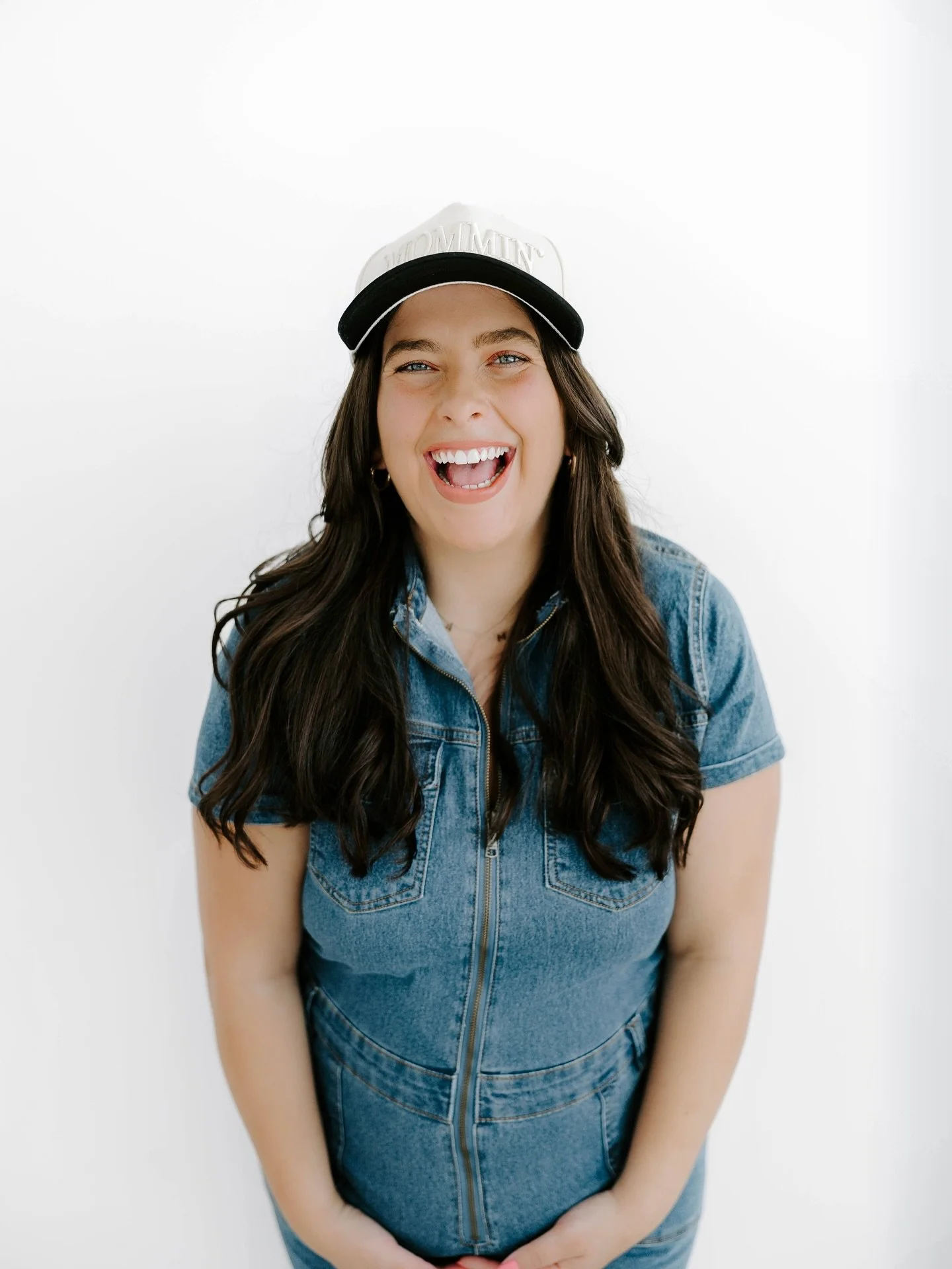 Howdy friends! Time for a formal-ish introduction!🤠🩷 I’m Dani- a mama (& growing my second little blessing currently!) Faith-Filled Digital Designer, Lover of Jesus + People - & the heart behind Creative Mamas Co.
I’m so glad y